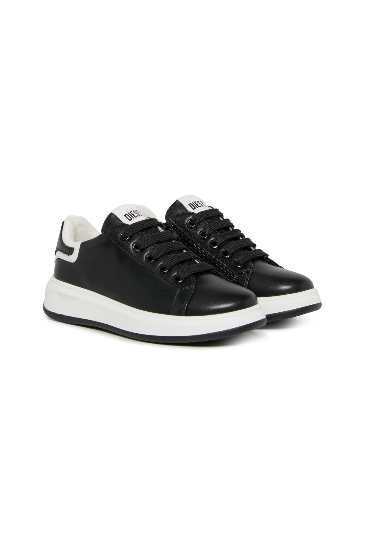 Sneakers with logo