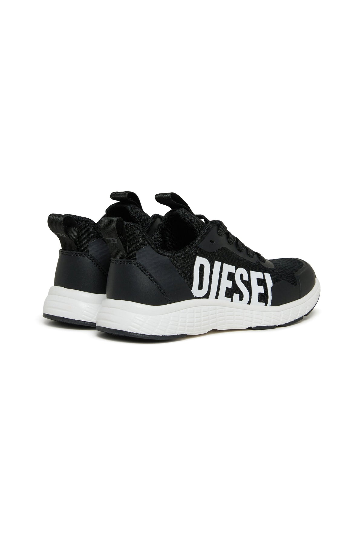 Sneakers with contrasting logo