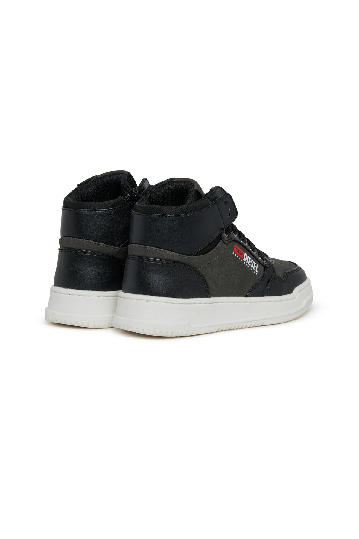 Sneakers with logo