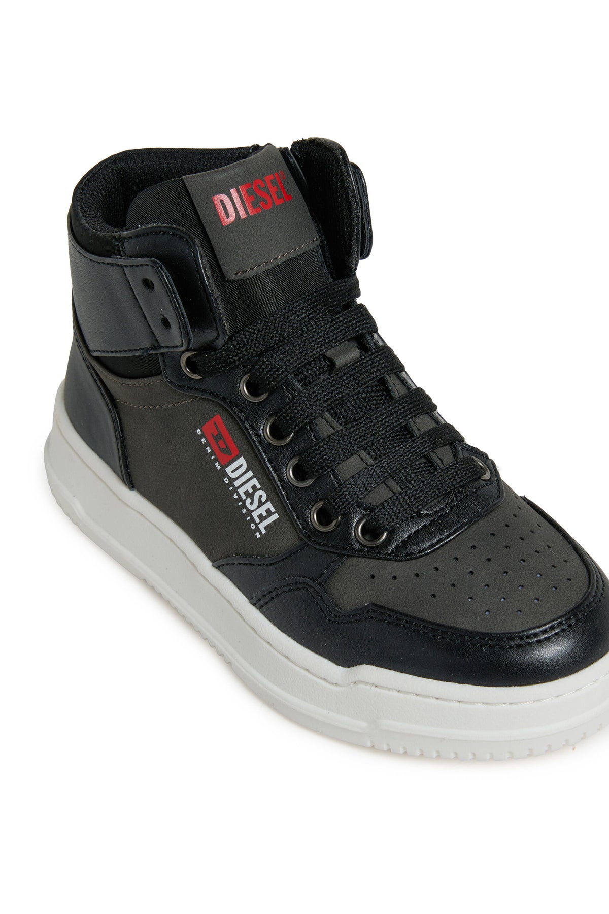 Sneakers with logo