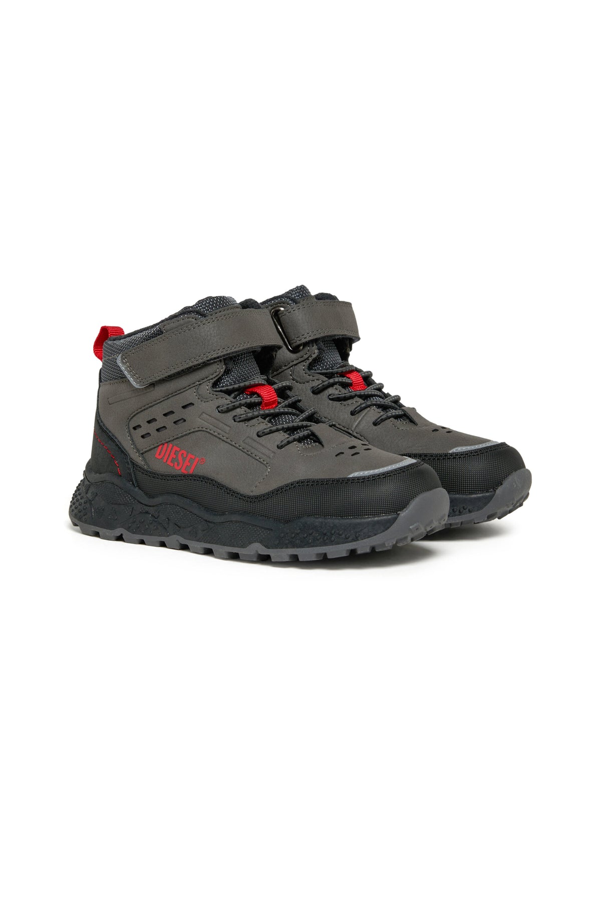 Outdoor shoes with logo