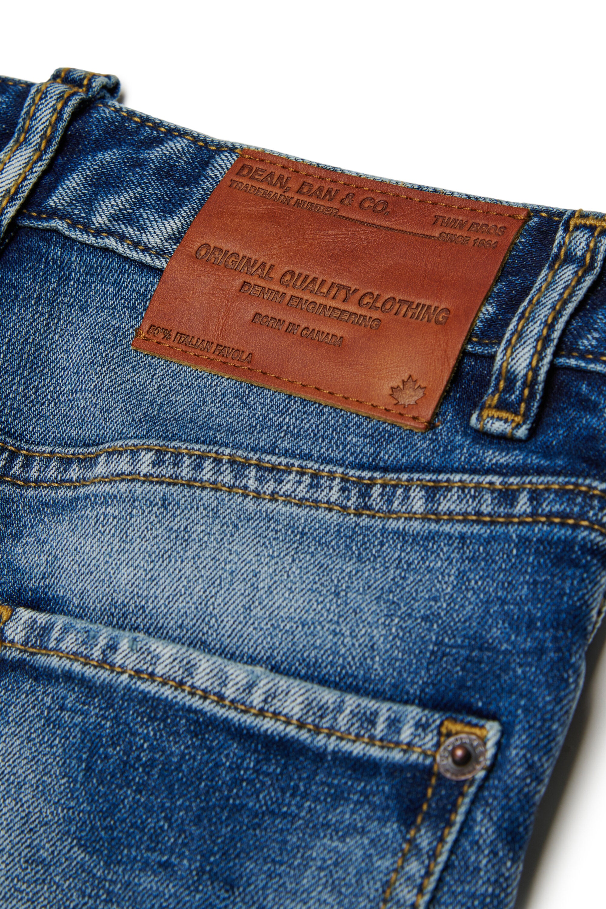 Straight-leg light blue jeans with wide bottom - 642