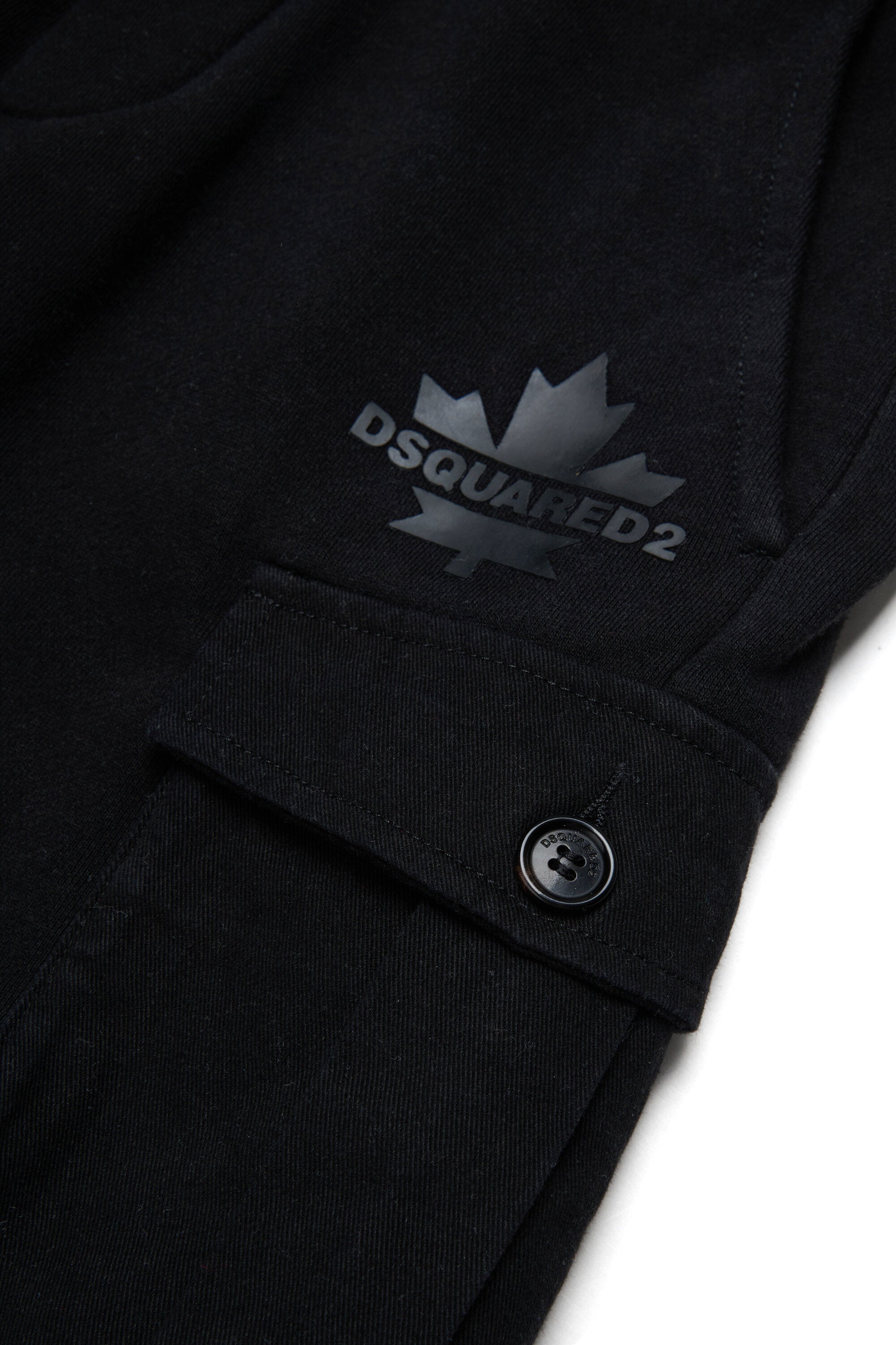 Fleece cargo shorts with Maple Leaf