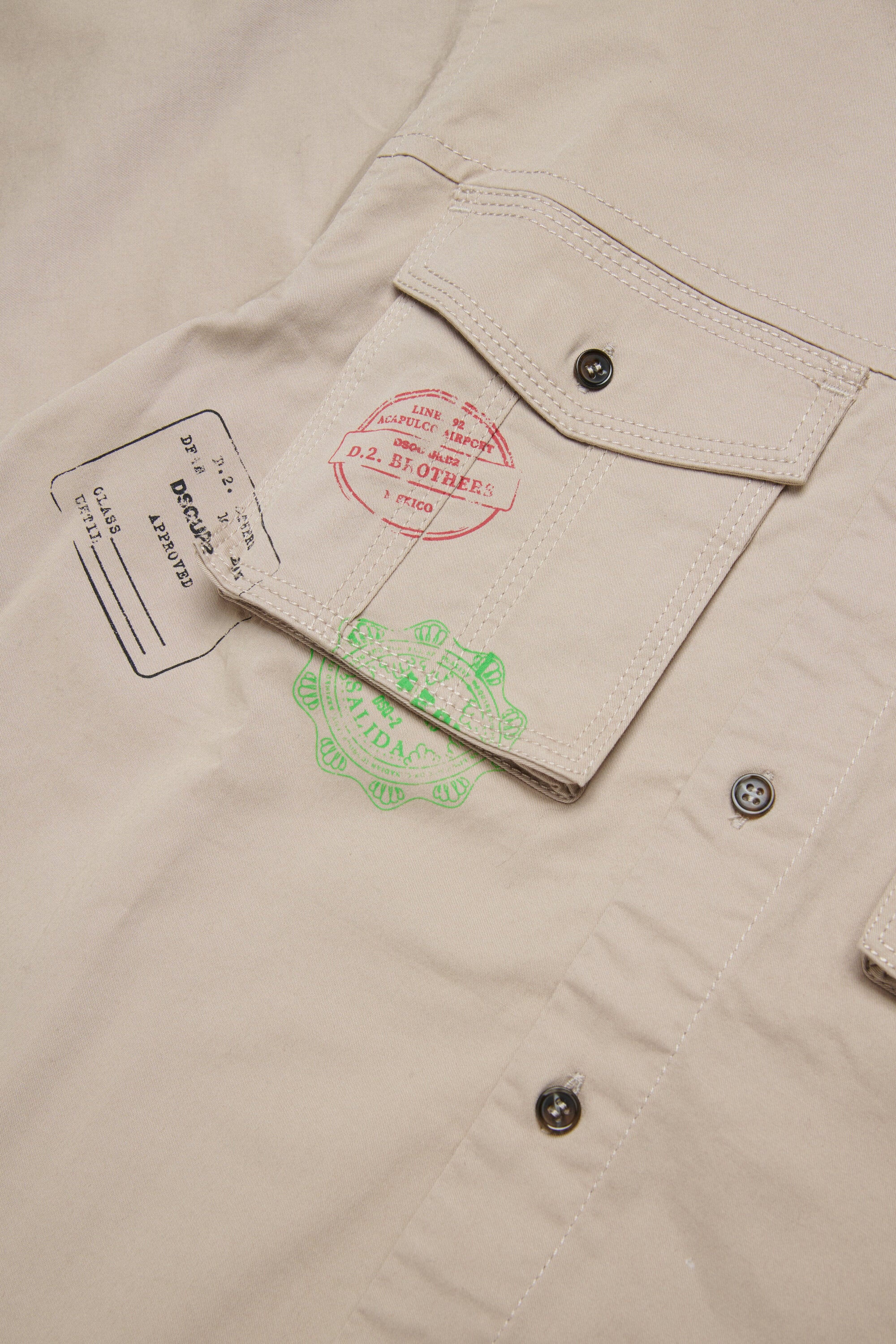 Short-sleeved shirt with Passport graphics