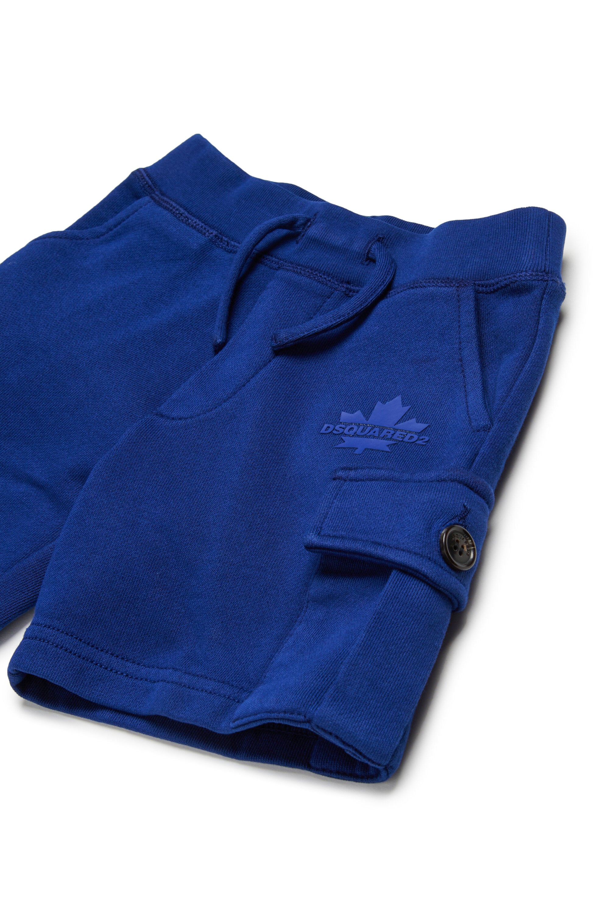 Cargo shorts with Maple Leaf