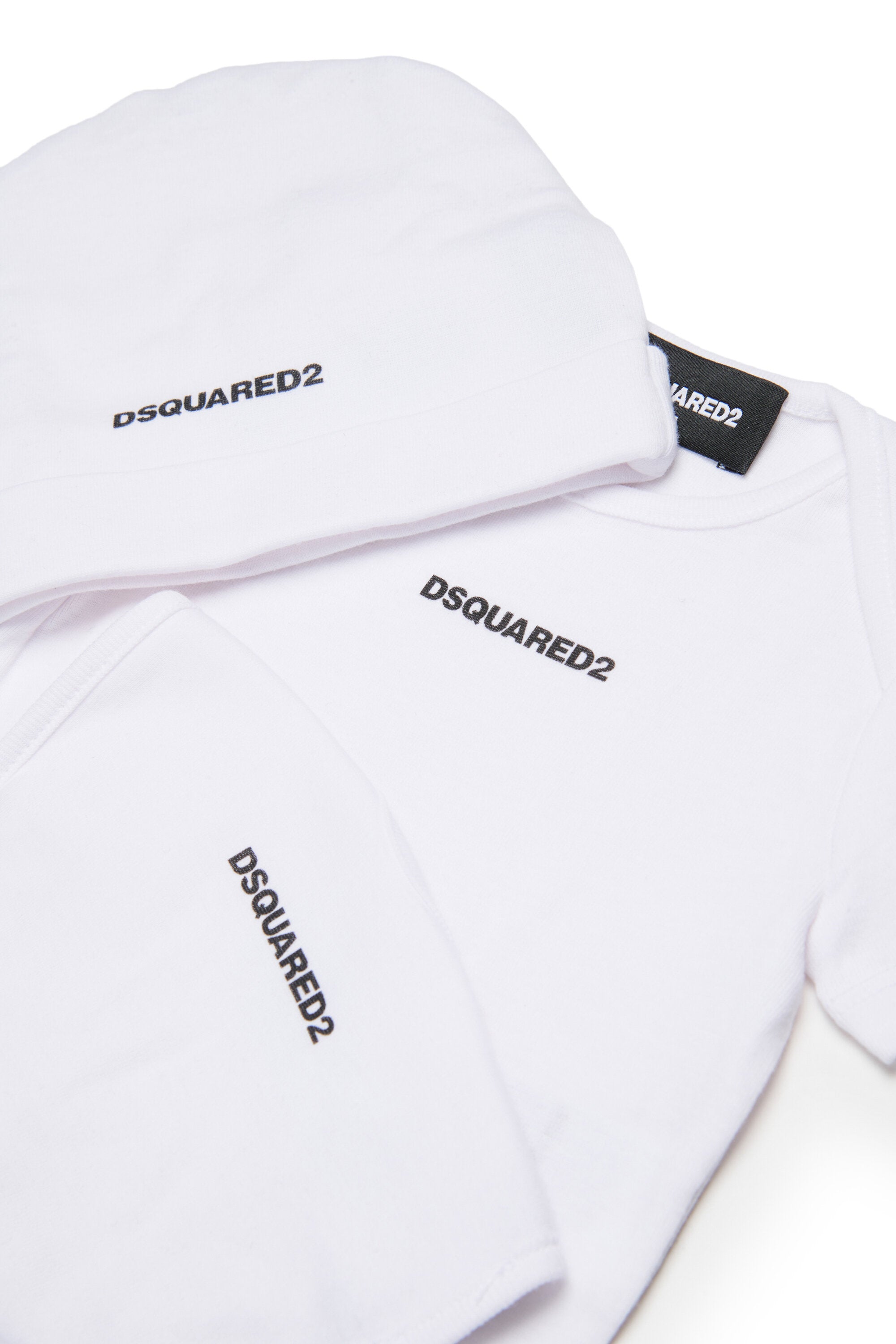 Short branded birth set