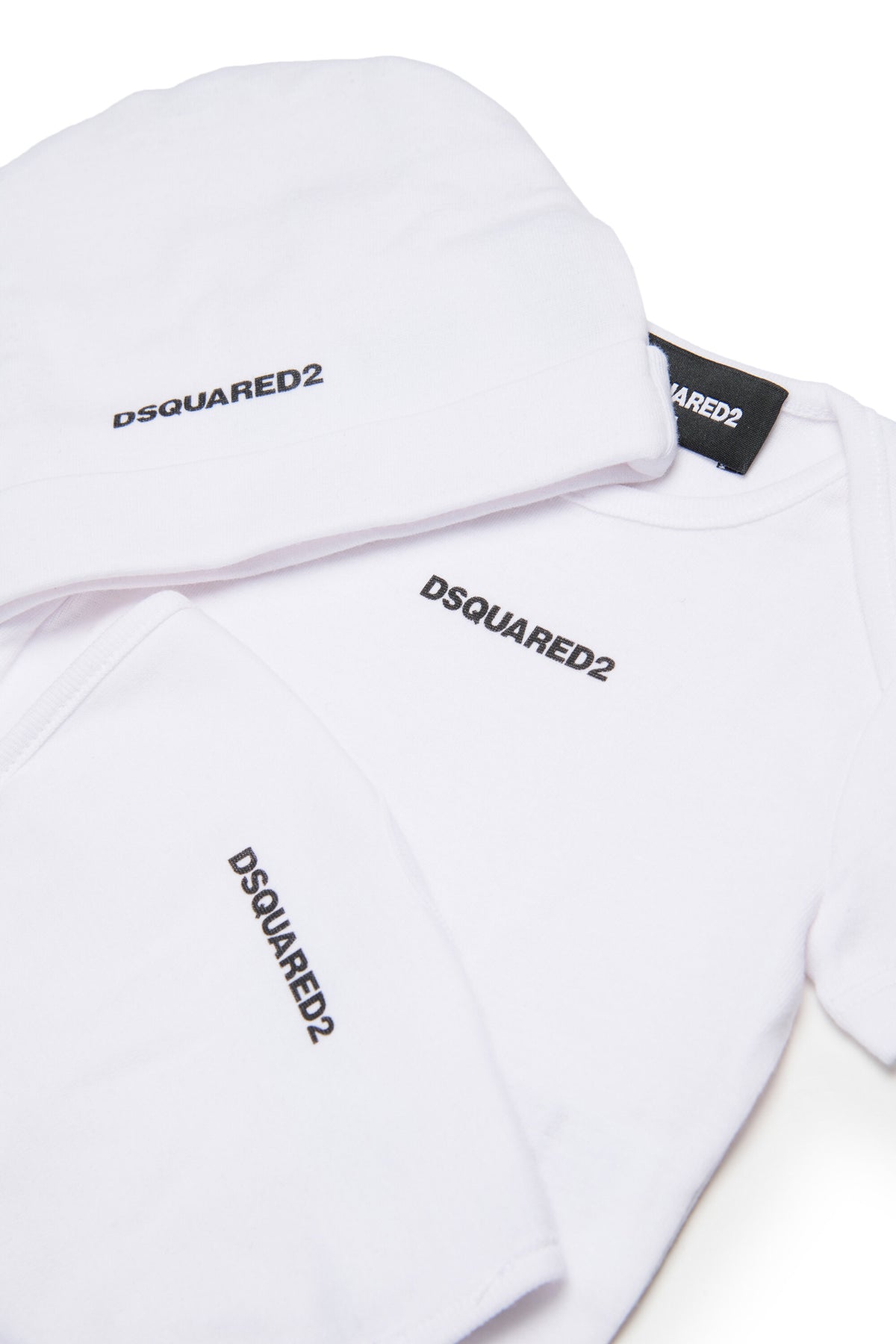Short branded birth set
