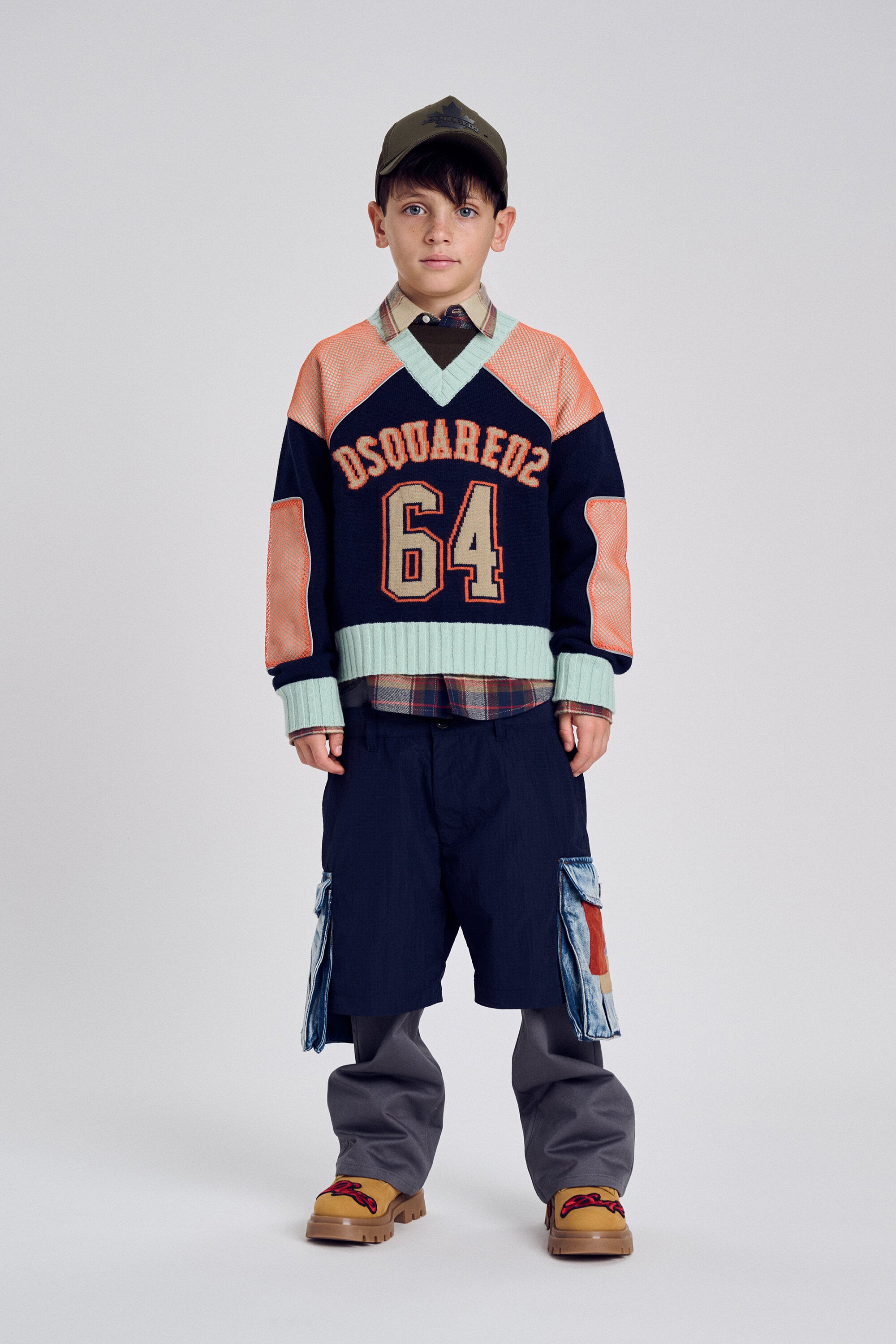 V-neck pullover with logo