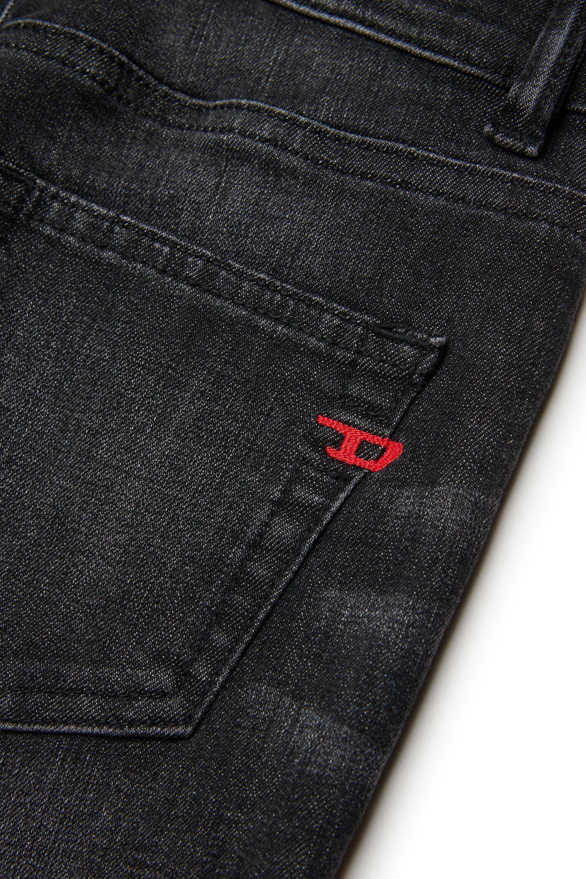 Black regular jeans with a worn effect - 2020 D-Viker