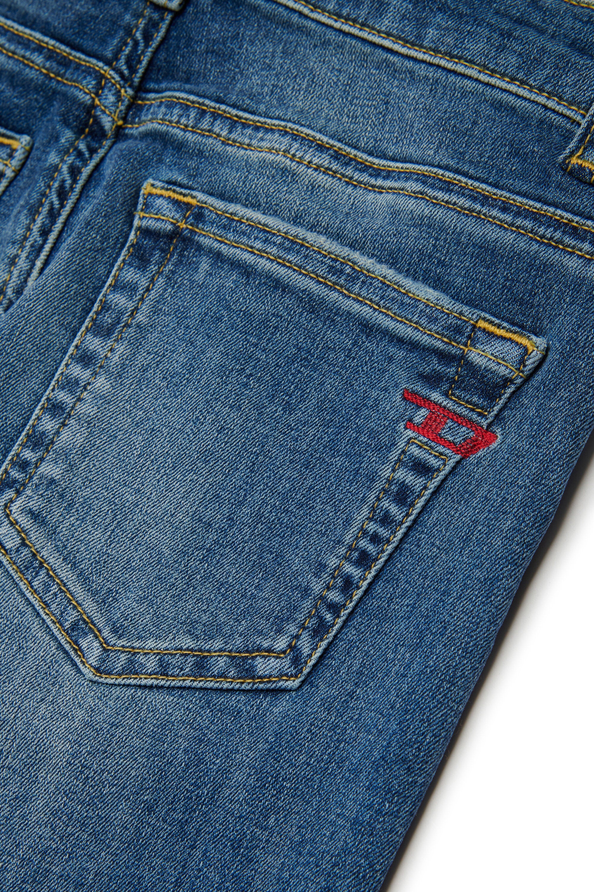 Regular fit jeans in medium blue wash - D-Viker