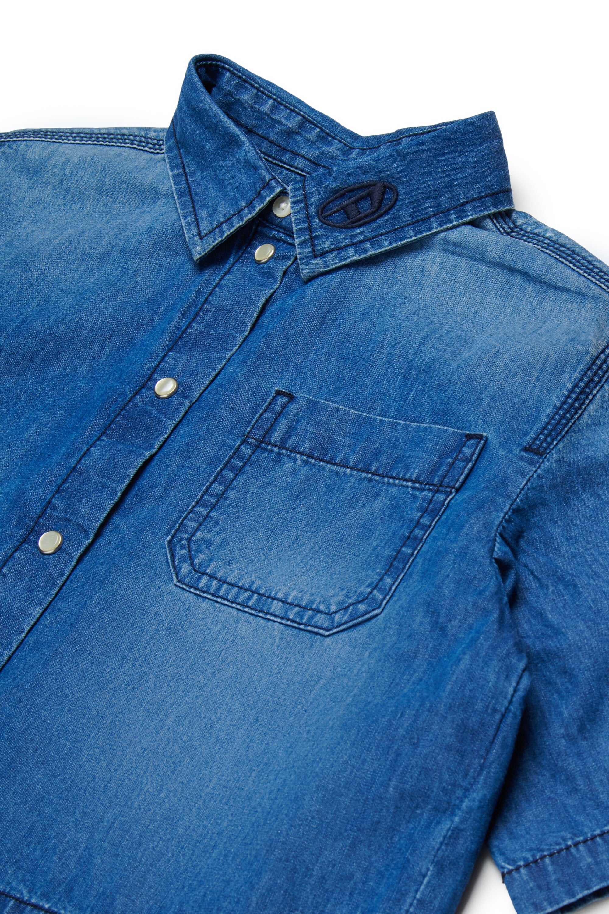 Short-sleeve denim shirt