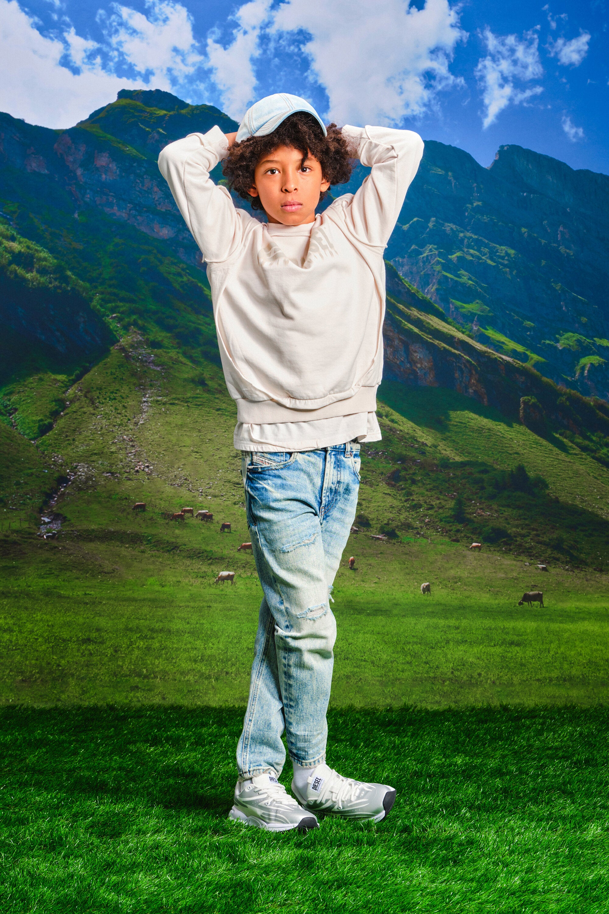 Double-layer sweatshirt with destroyed effect