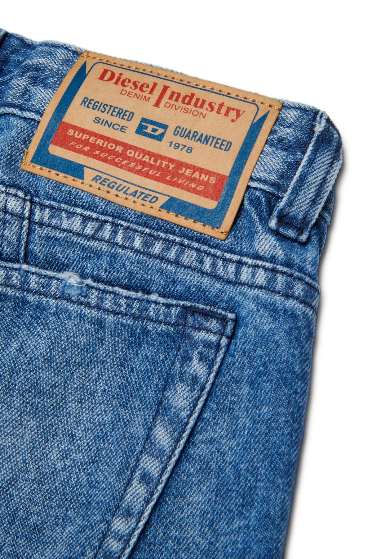Flare fit jeans in medium blue wash - D-Pam