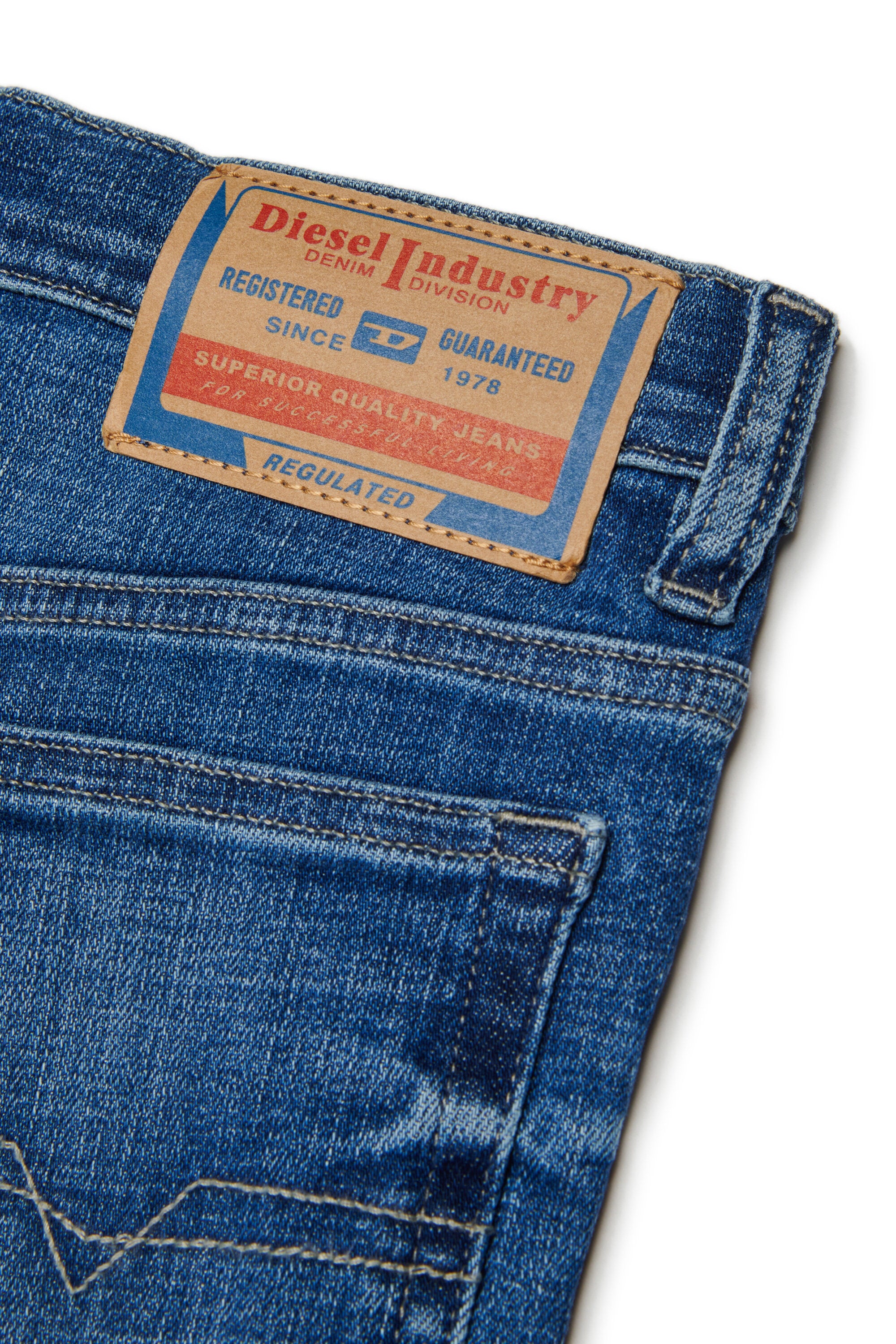 Relaxed fit jeans in medium blue wash - D-Maki