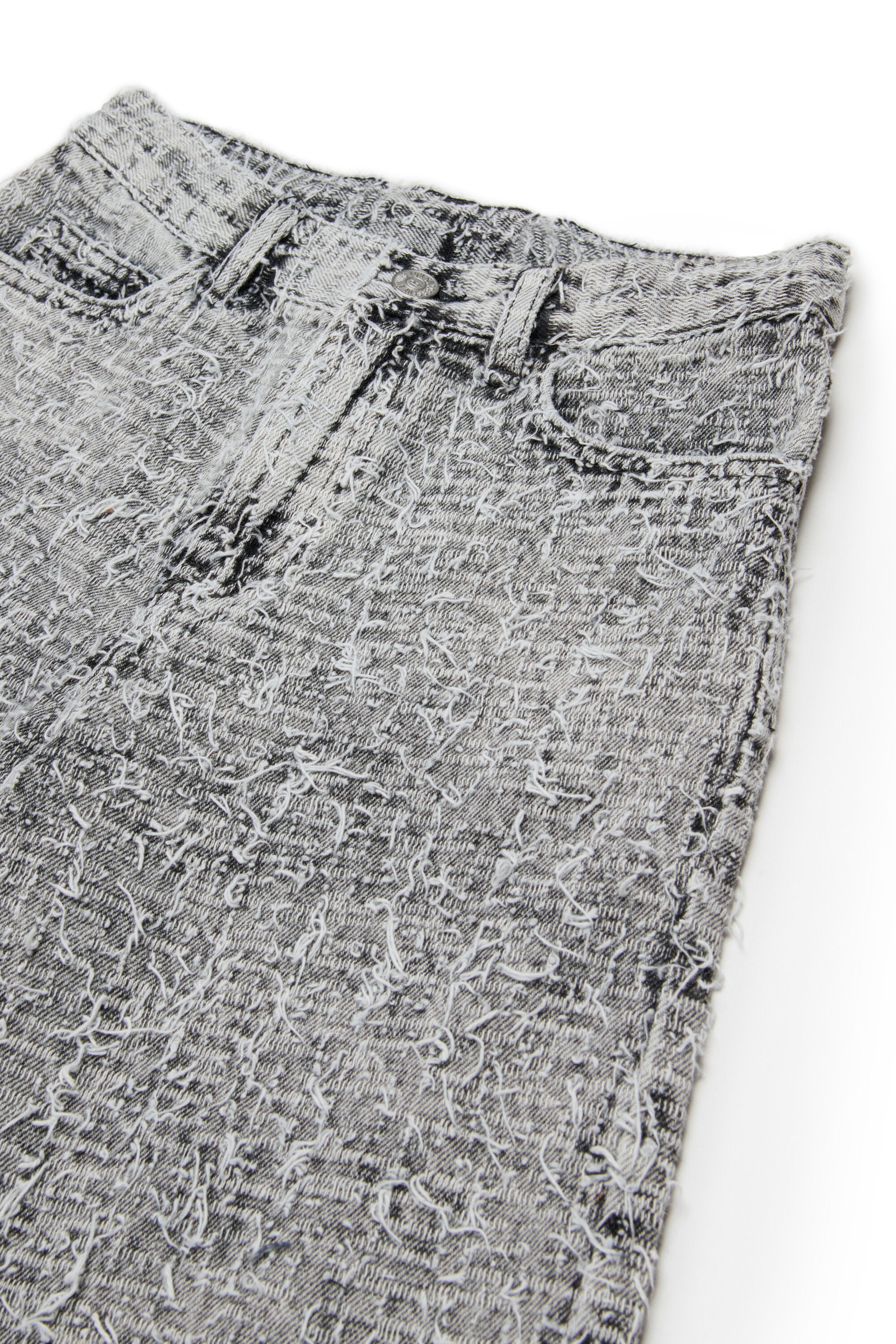 Lived-in effect denim shorts