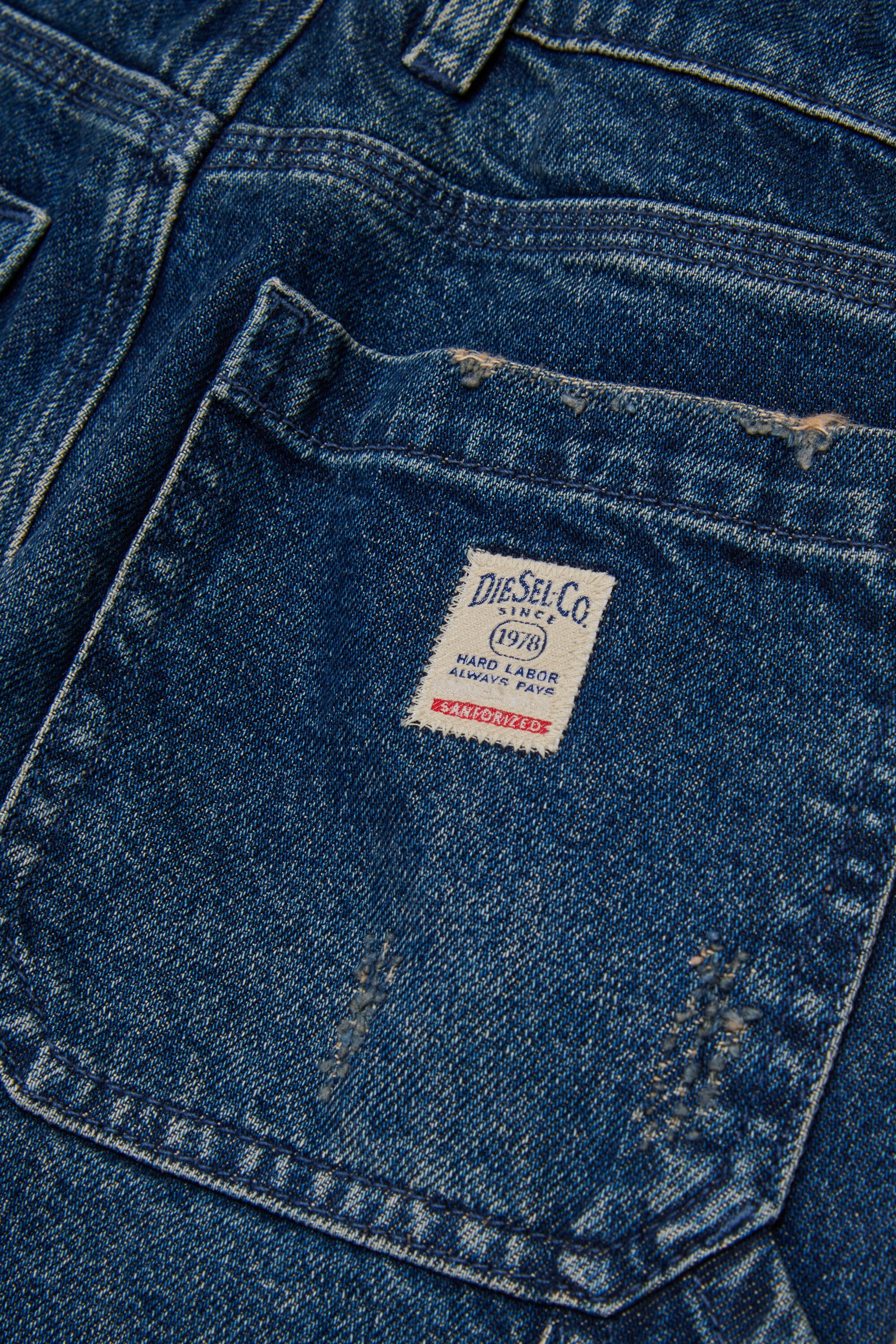 Dark blue relaxed jeans with dirty effect - D-Argjx Work