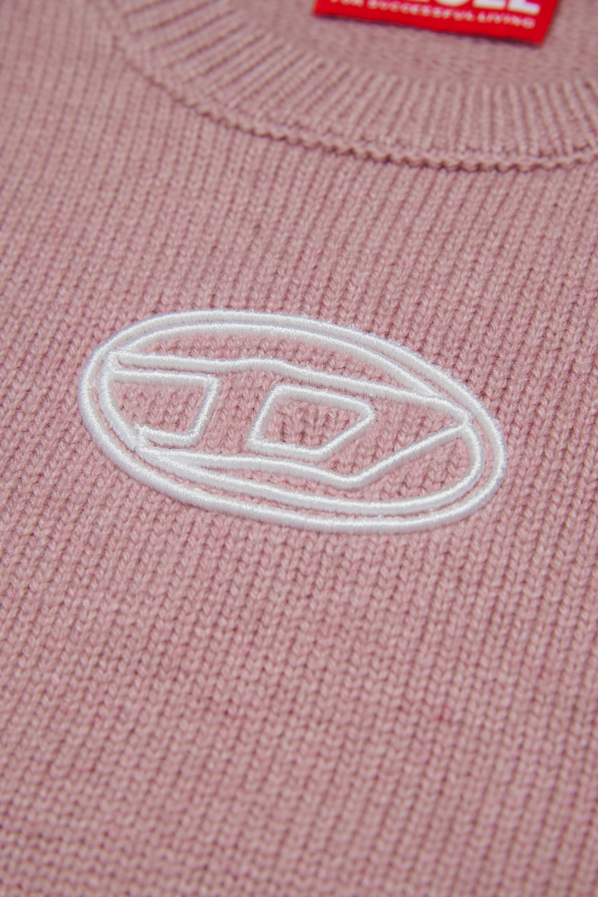 Cashmere blend vest branded with Oval D logo