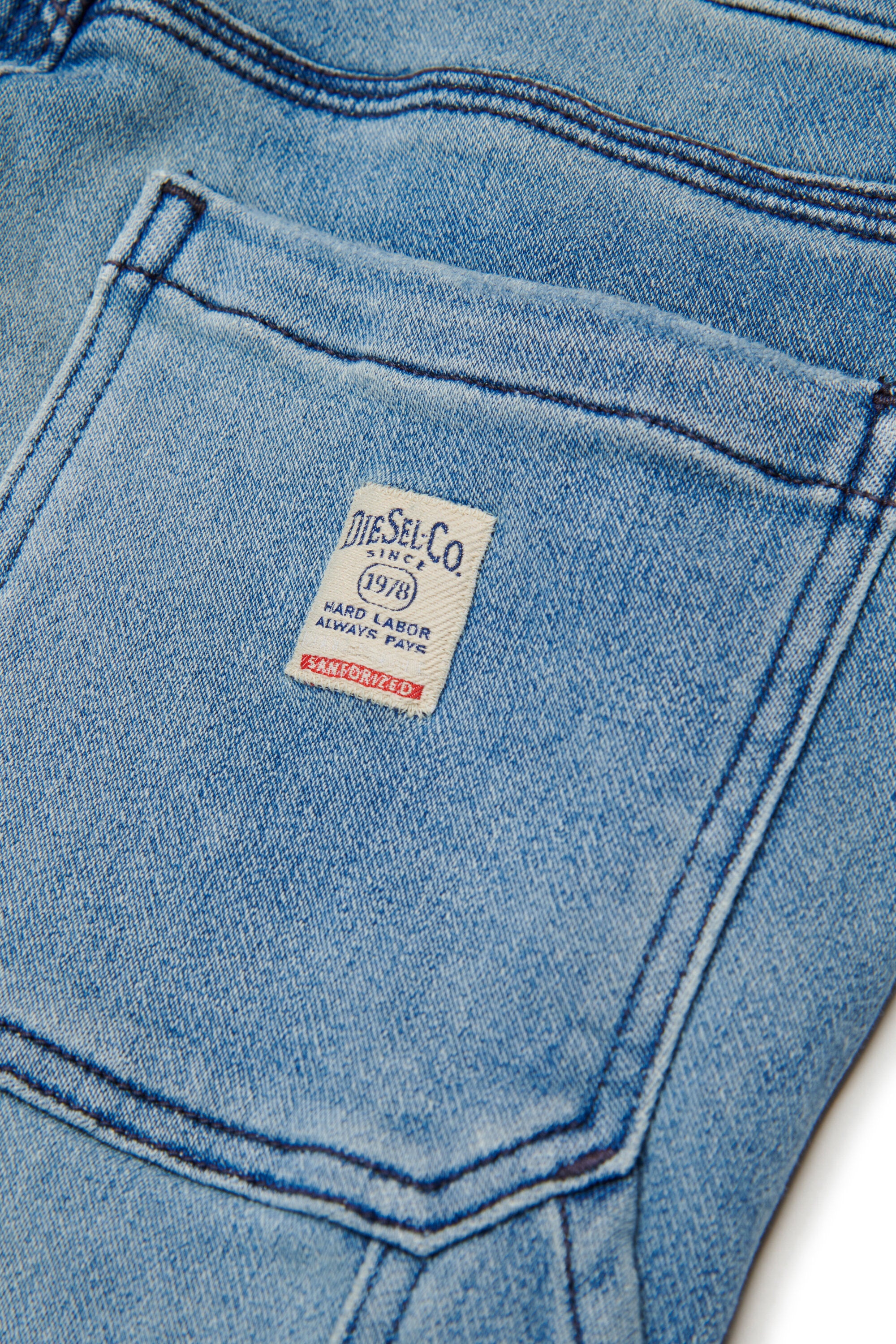 JoggJeans® relaxed fit light blue wash - D-Argjx