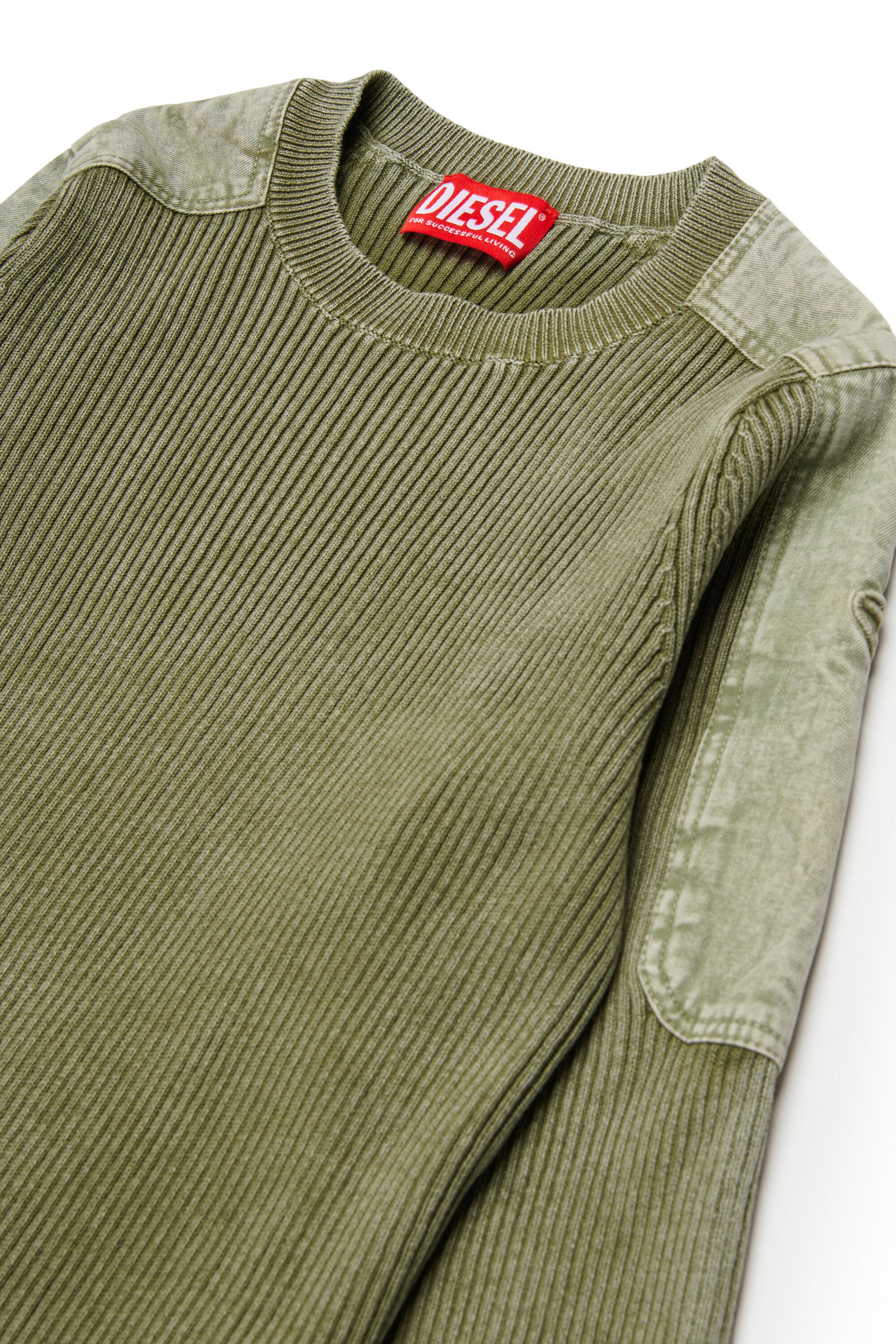 Ribbed crewneck pullover with logo