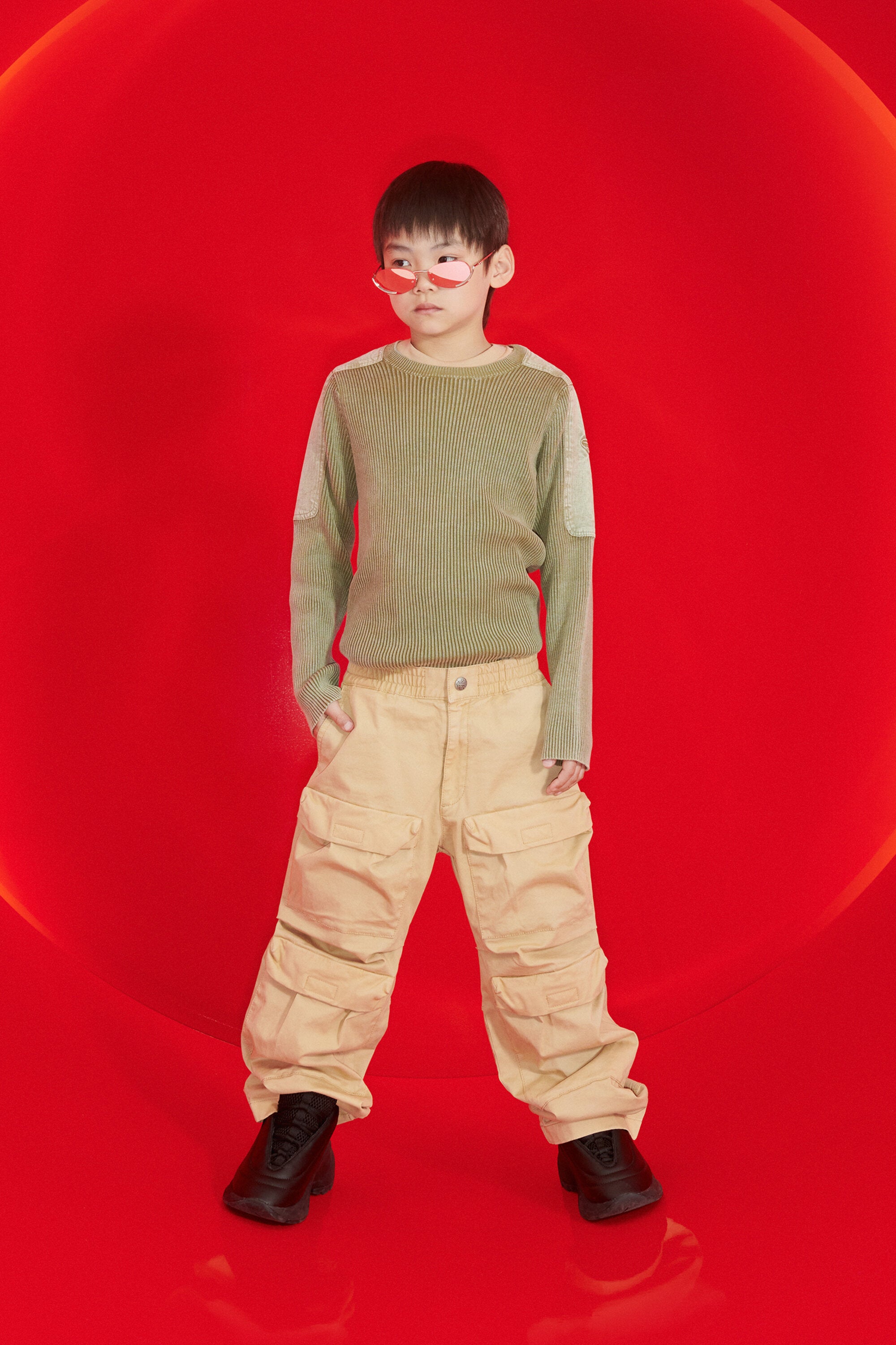 Cargo pants with patch pockets