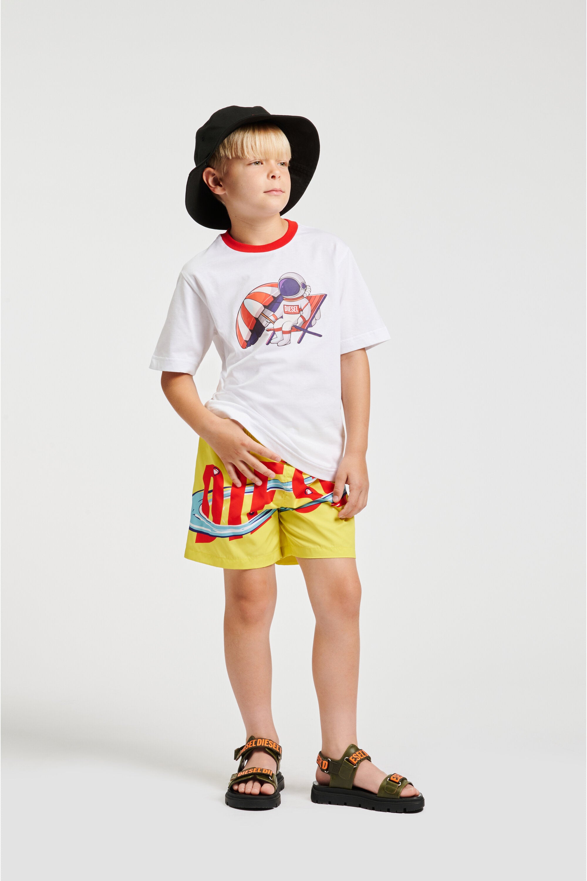 T-shirt with logo and astronaut print