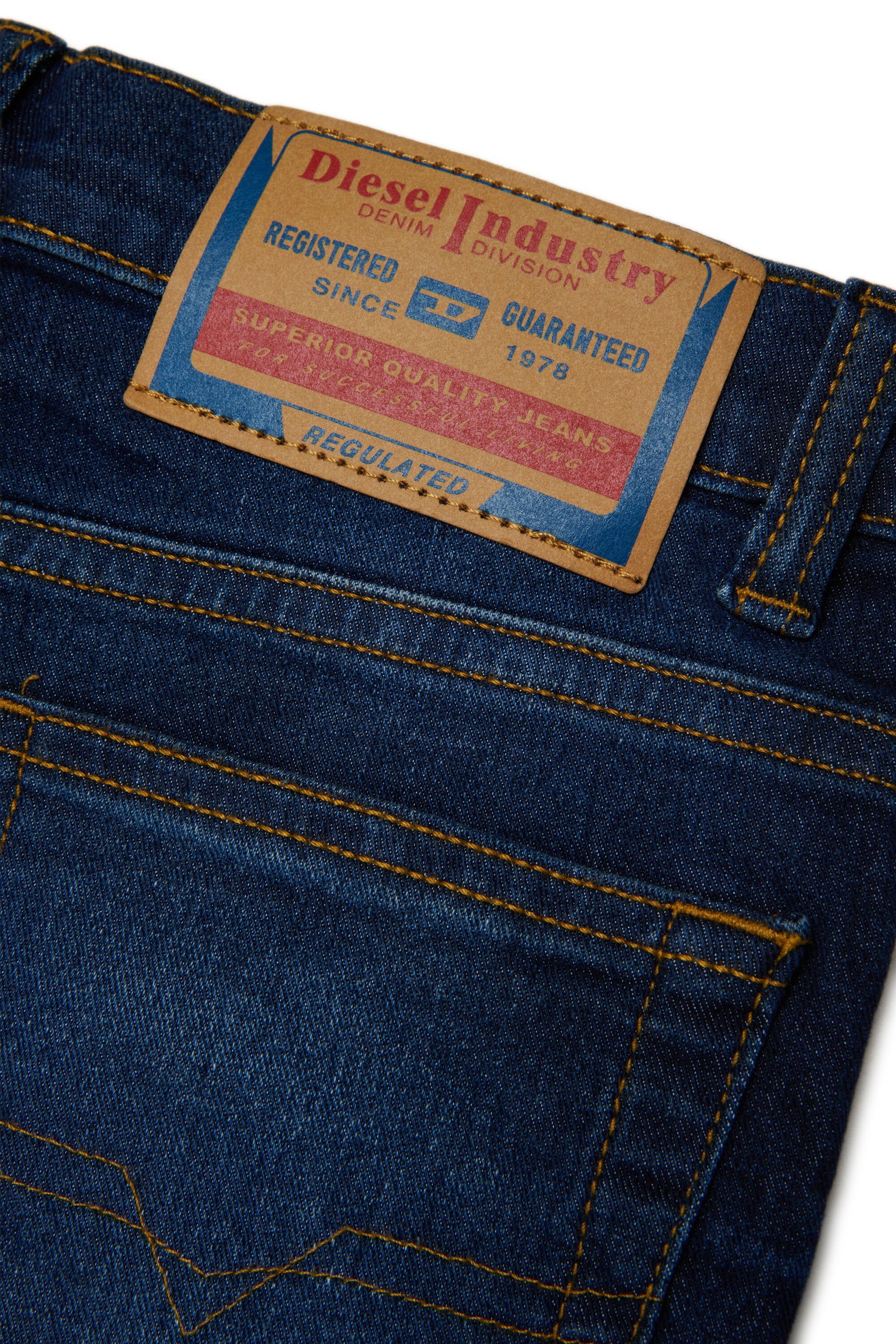 Regular fit medium blue jeans