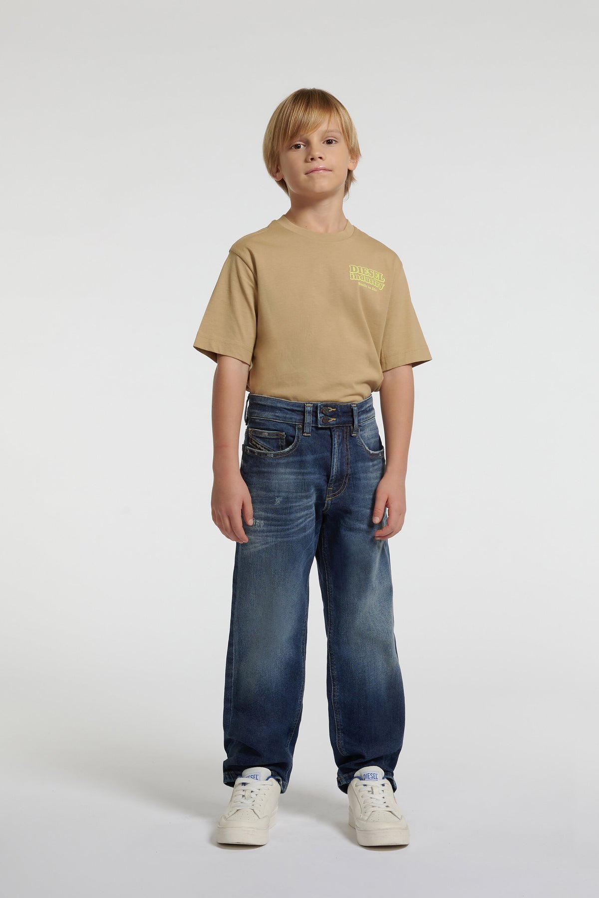 Relaxed fit jeans in medium blue wash - D-Maki