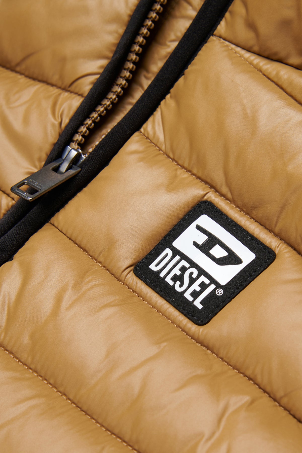 Padded vest with logo