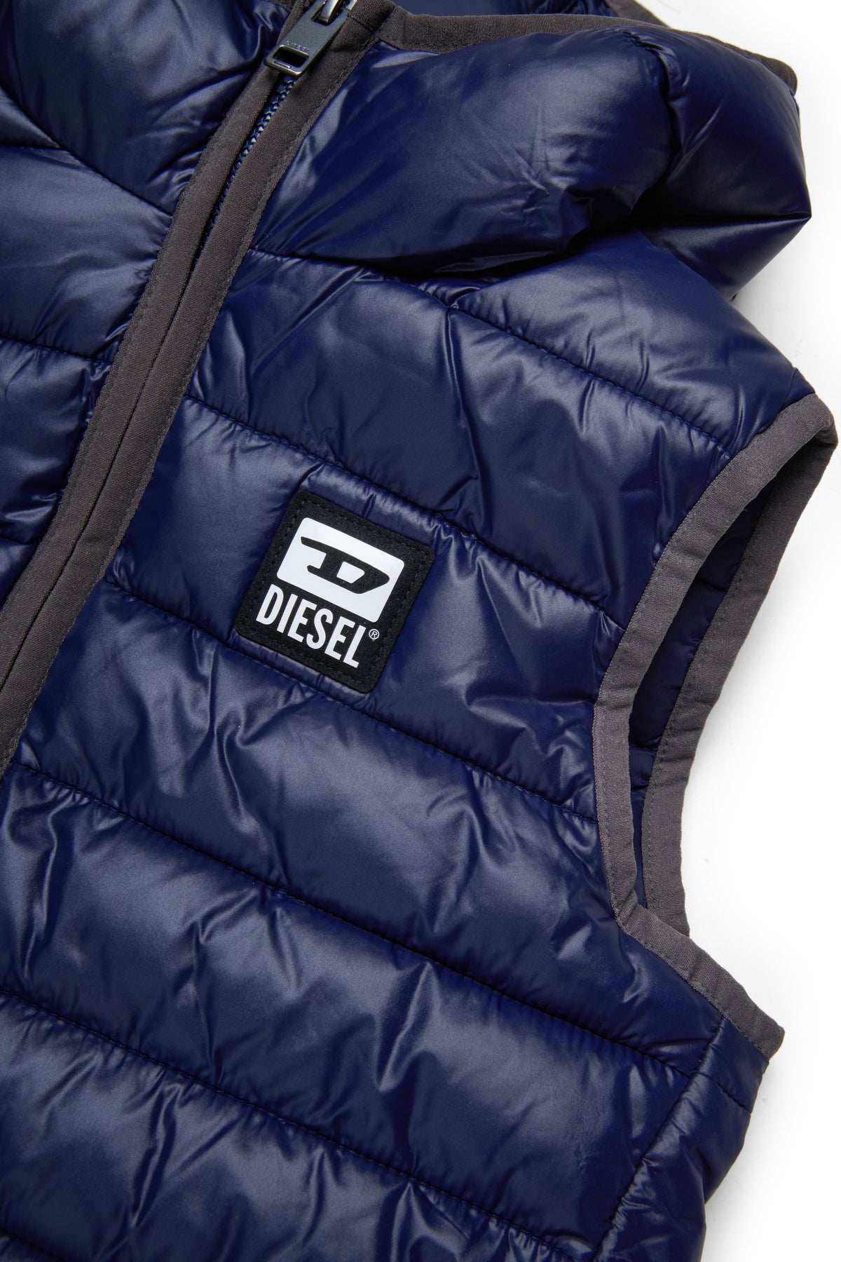 Padded vest with logo