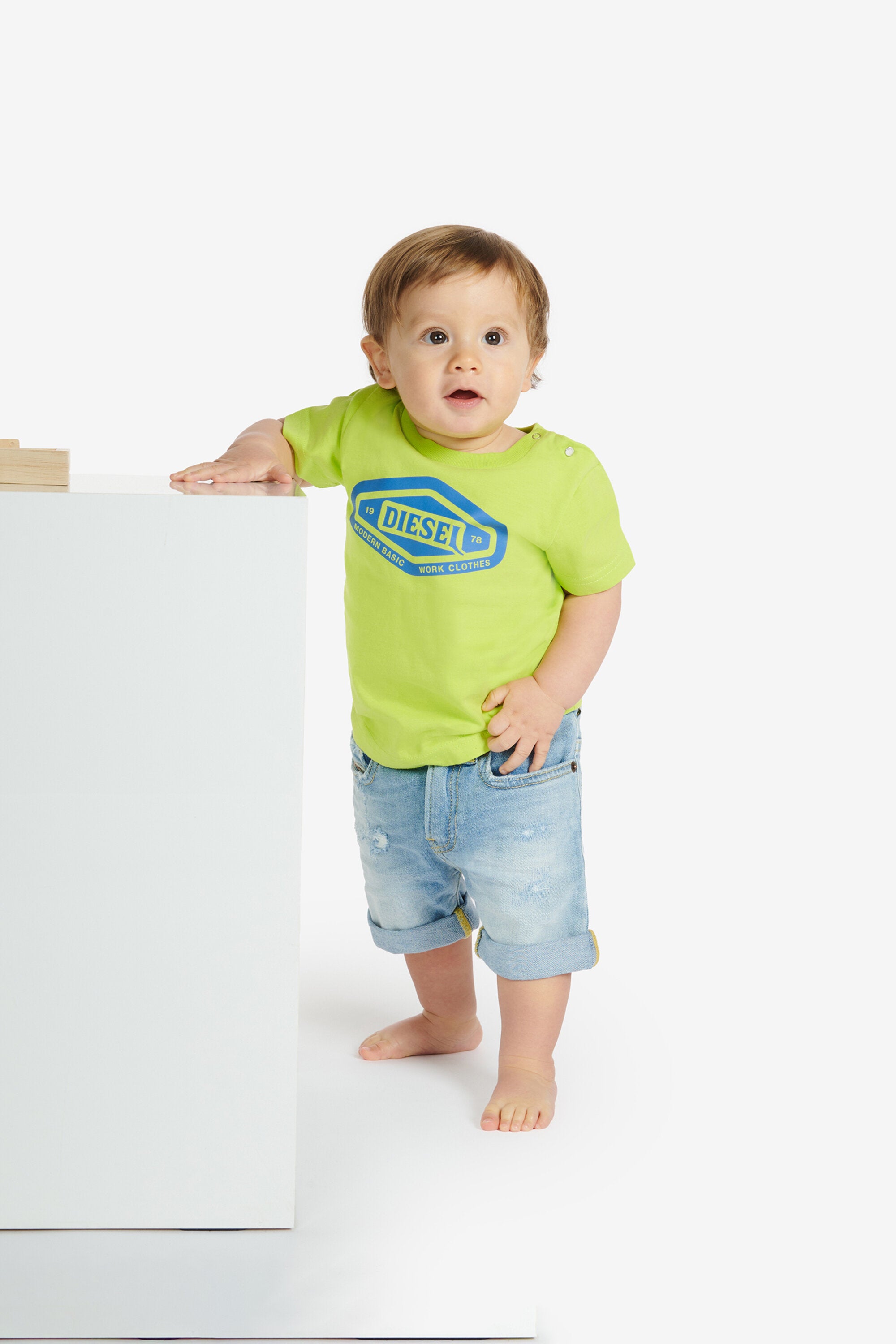 Light-coloured jeans shorts with abrasions