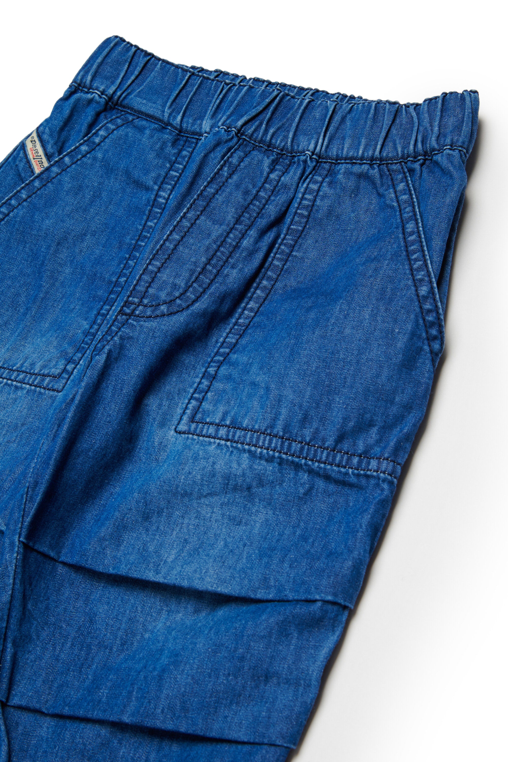 Relaxed fit jeans in medium blue wash