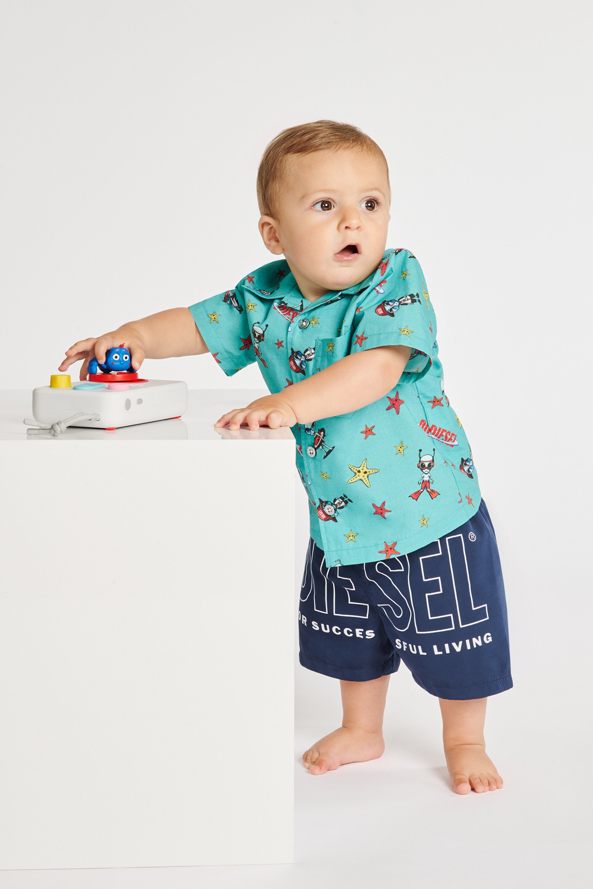 Short-sleeved shirt with logo