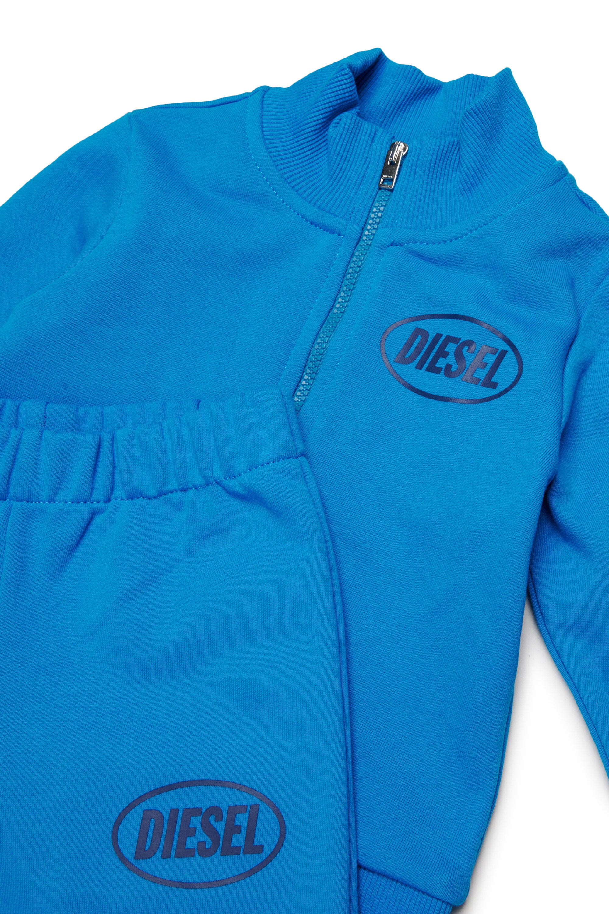 Tracksuit with logo