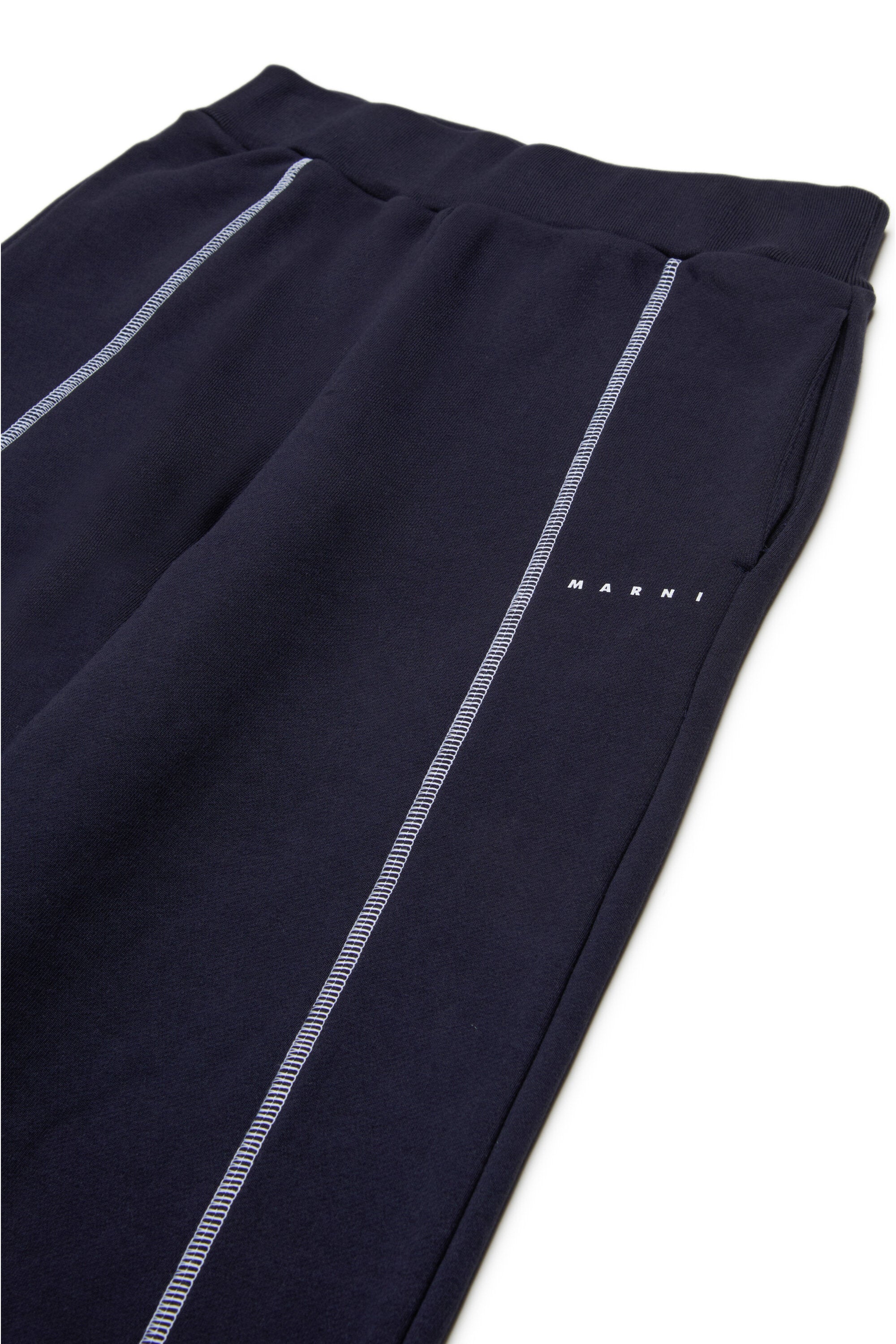 Jogger pants with contrasting seams
