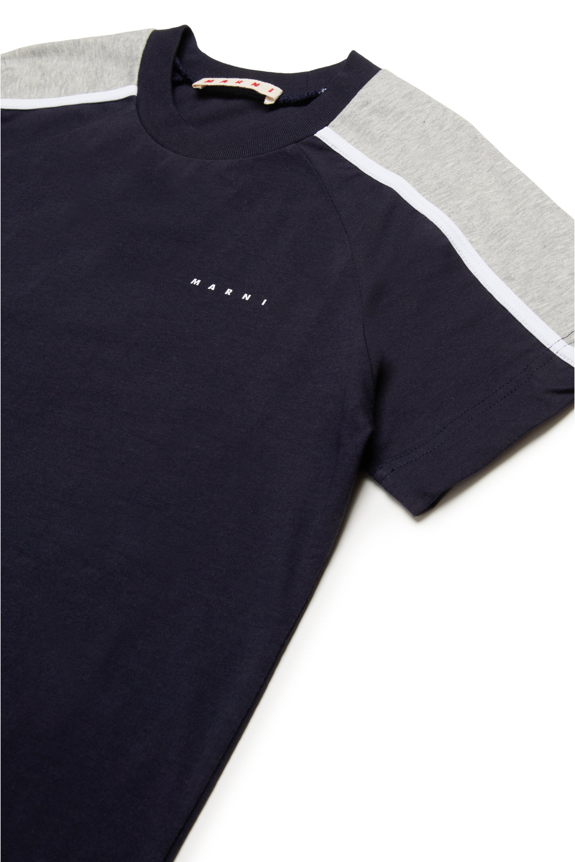 T-shirt with colorblock details