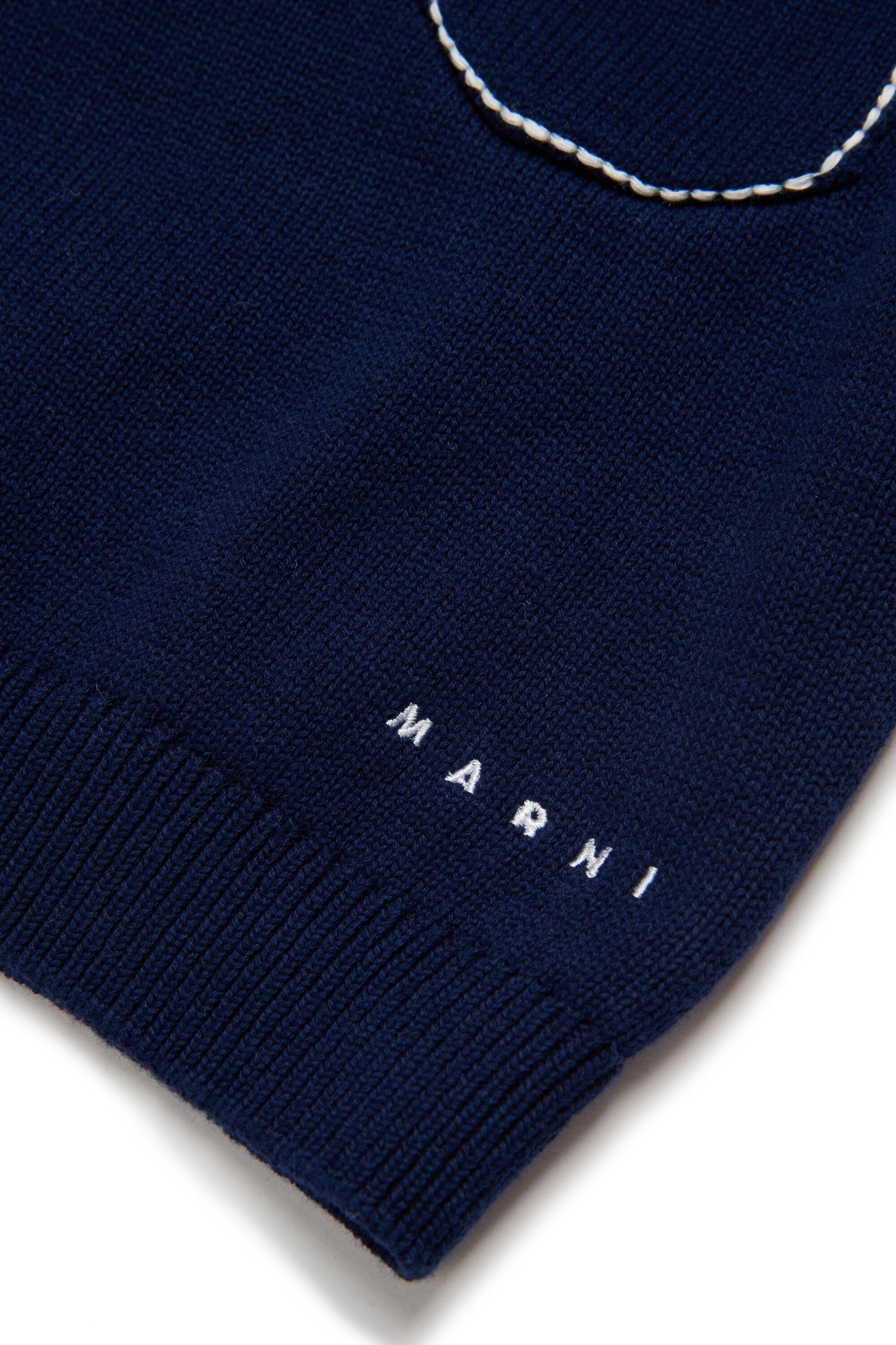 Crew neck pullover with pockets and logo