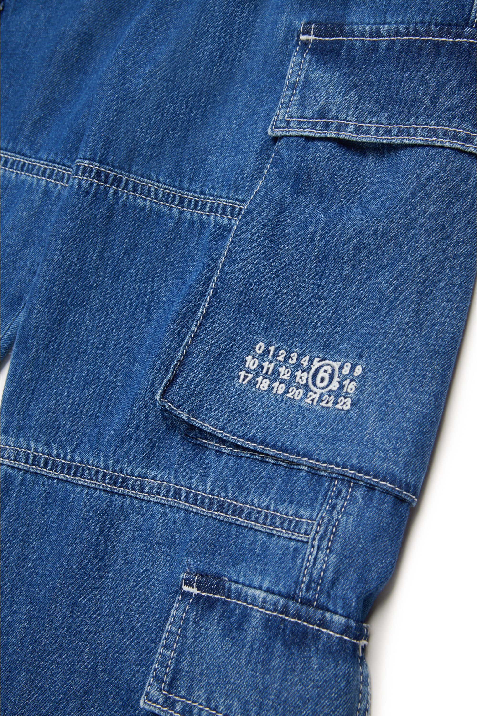 Medium blue cargo jeans with Numeric logo