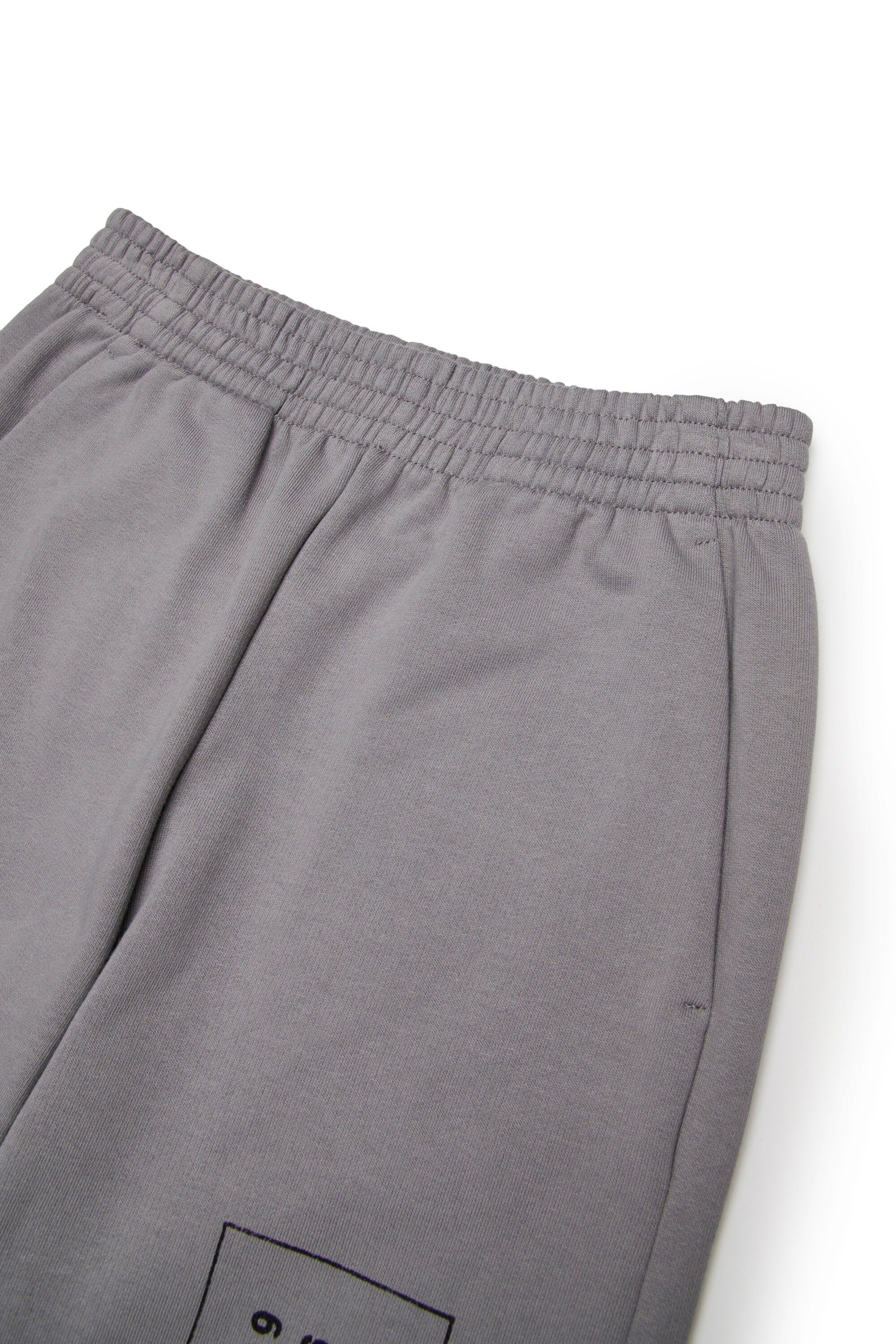 Two-color re-cut fleece pants