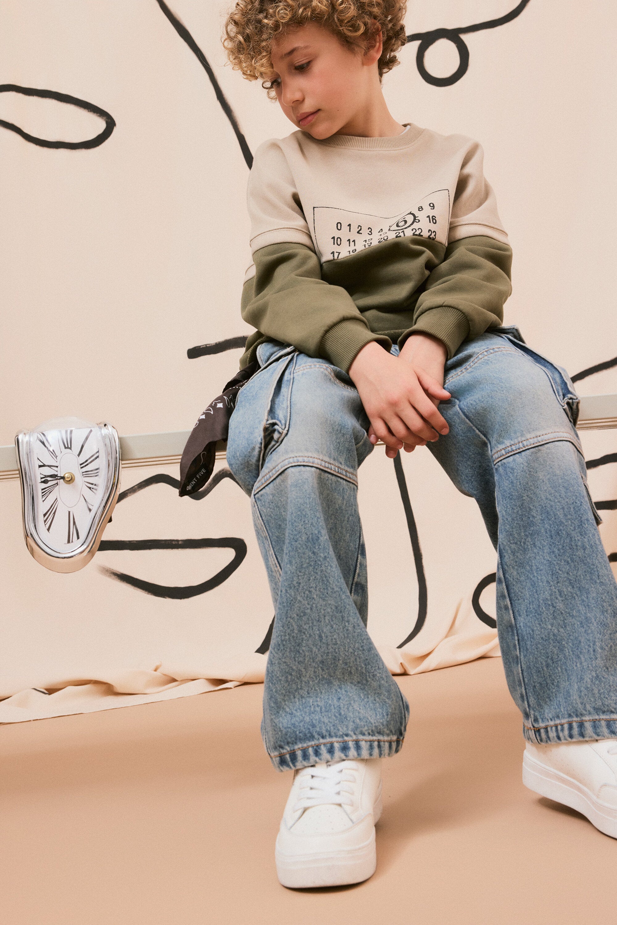 Two-color crew-neck re-cut sweatshirt