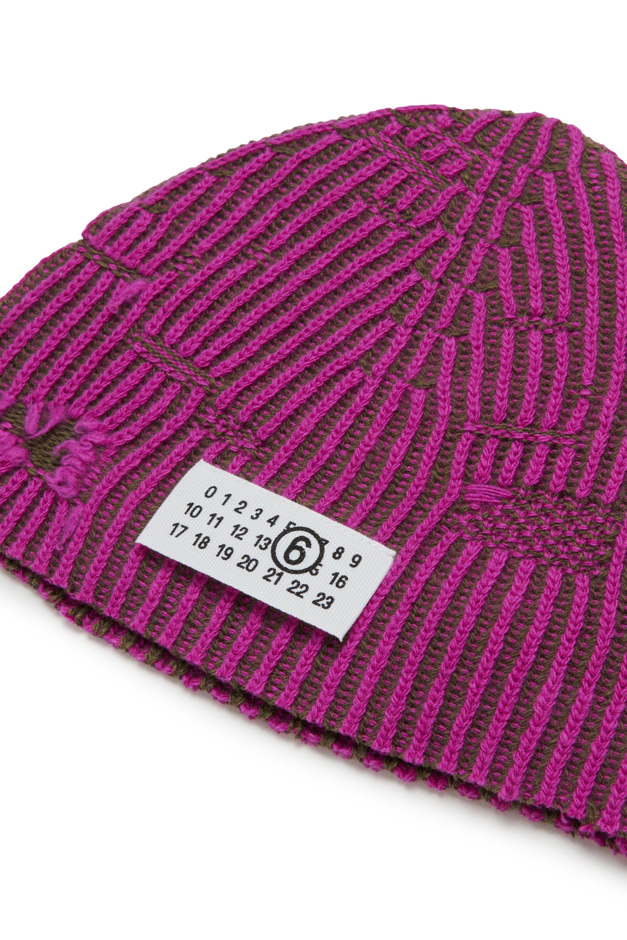 Ribbed wool beanie with breaks