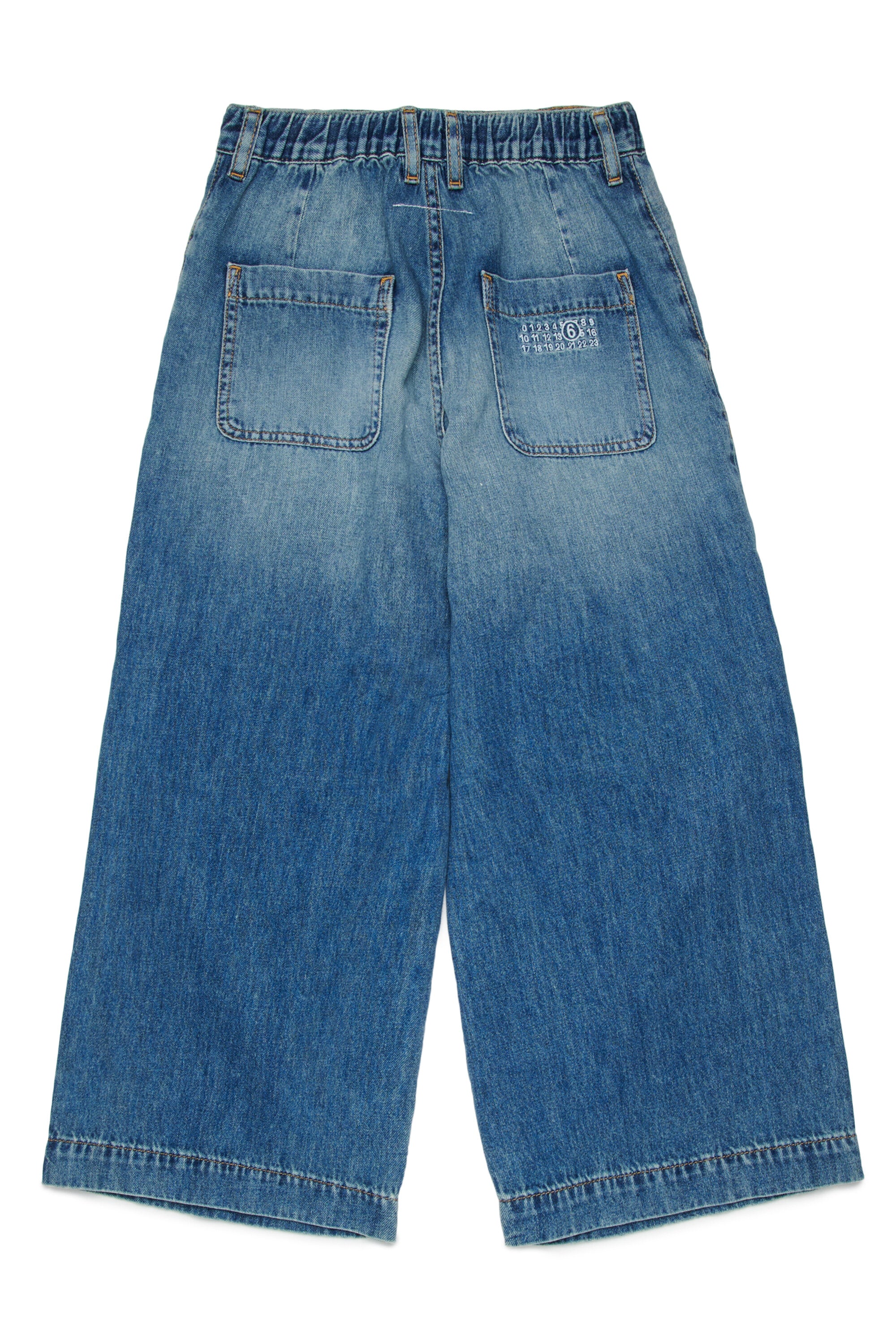 Relaxed fit jeans in medium blue wash
