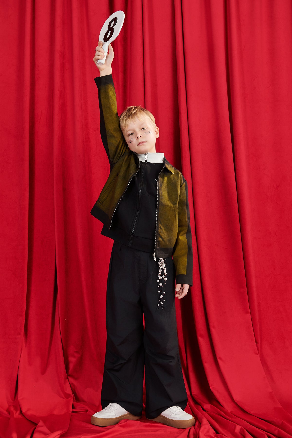 Trousers with logo