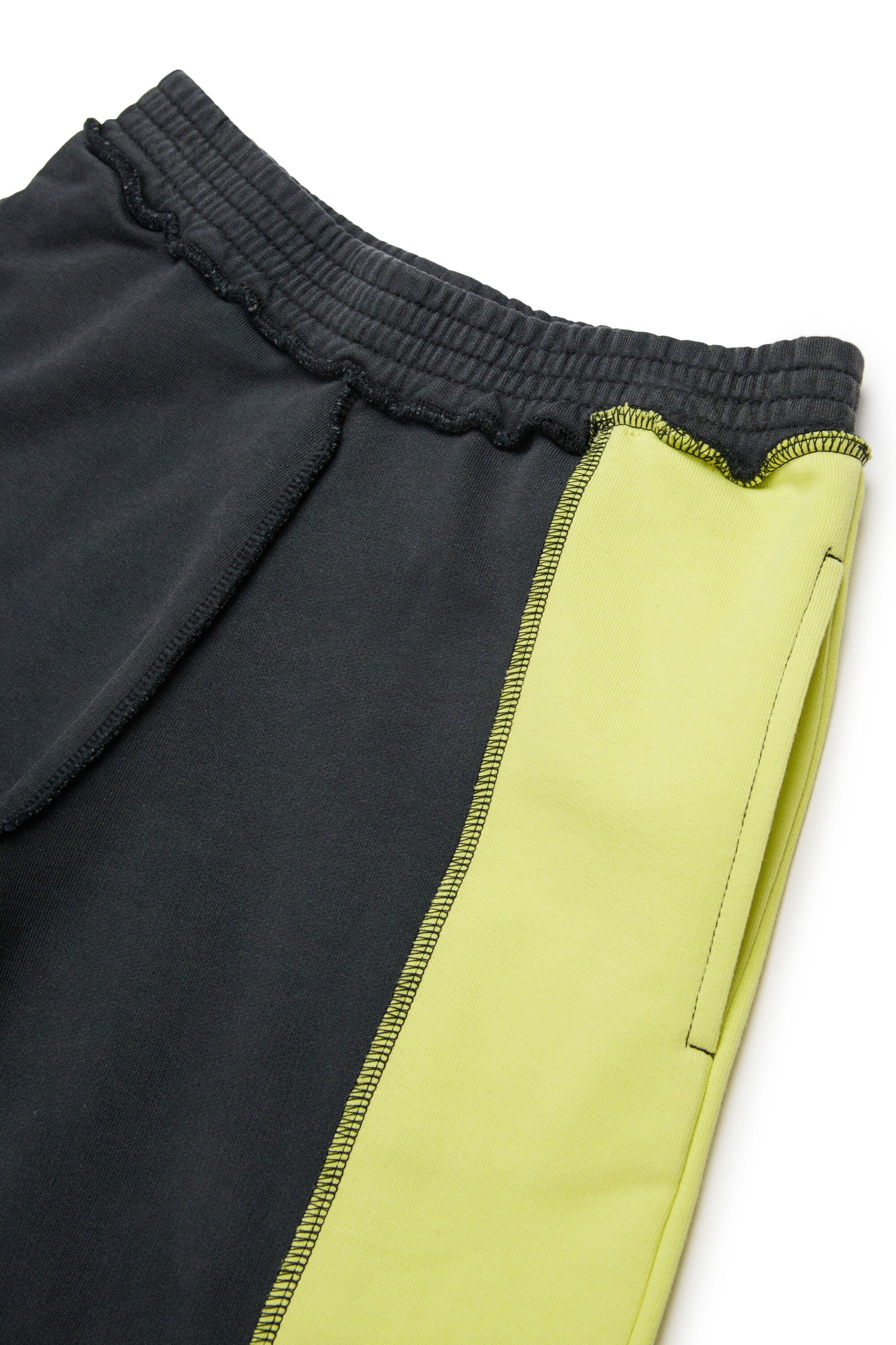 Sweatshirt shorts with logo