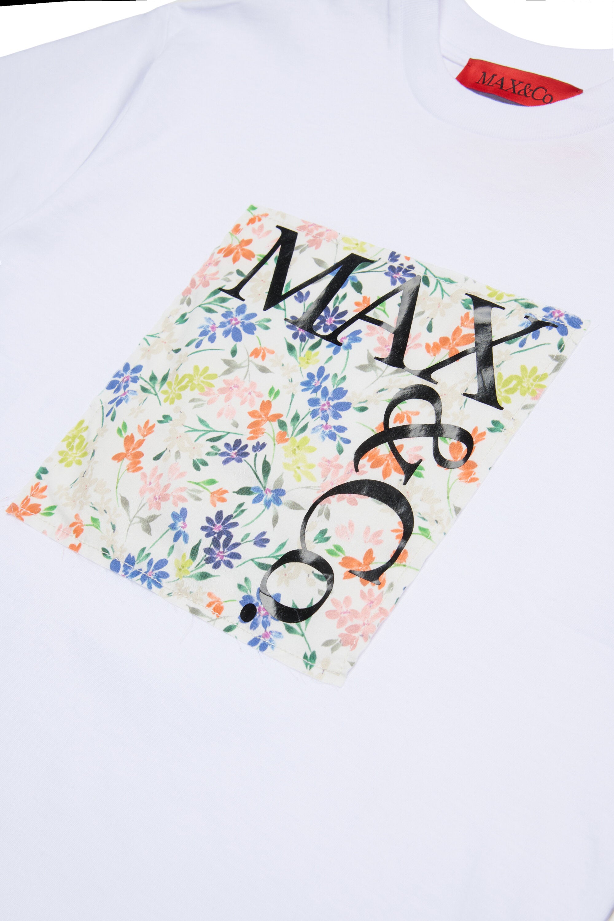 T-shirt with solid floral square