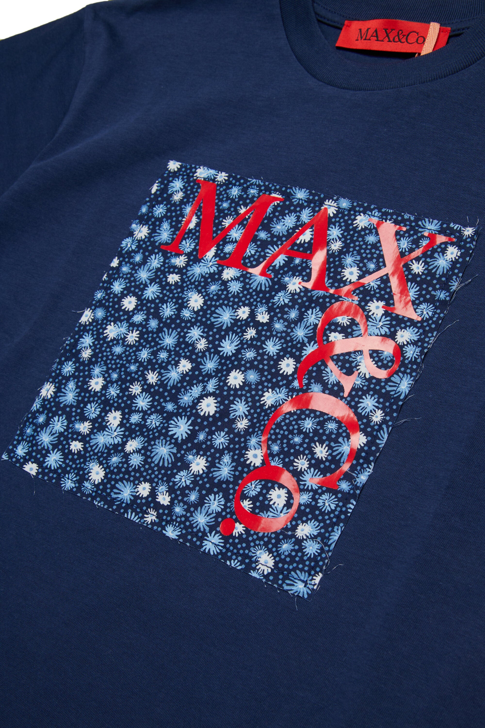 T-shirt with solid floral square