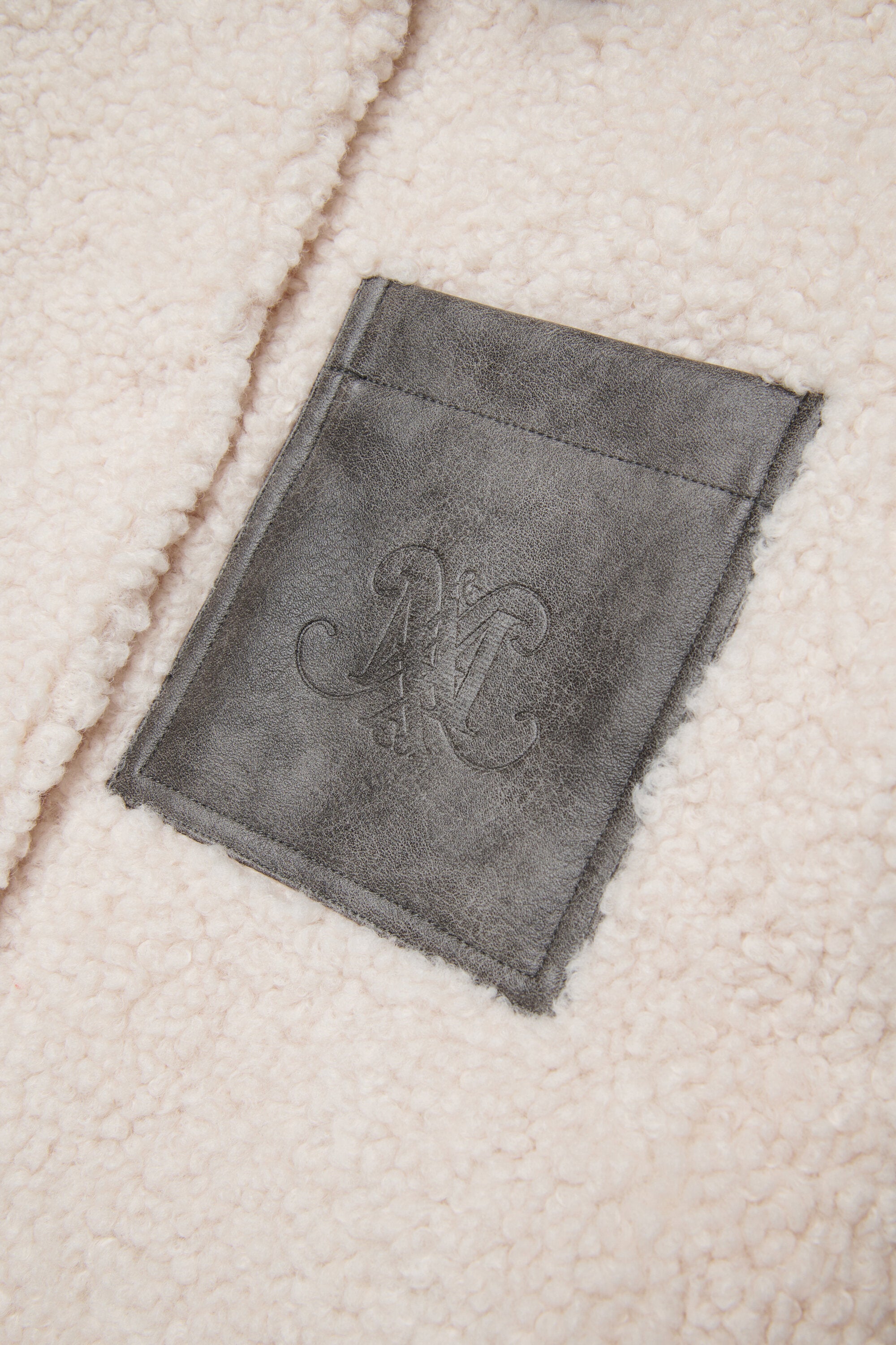 Teddy coat with maxi pocket