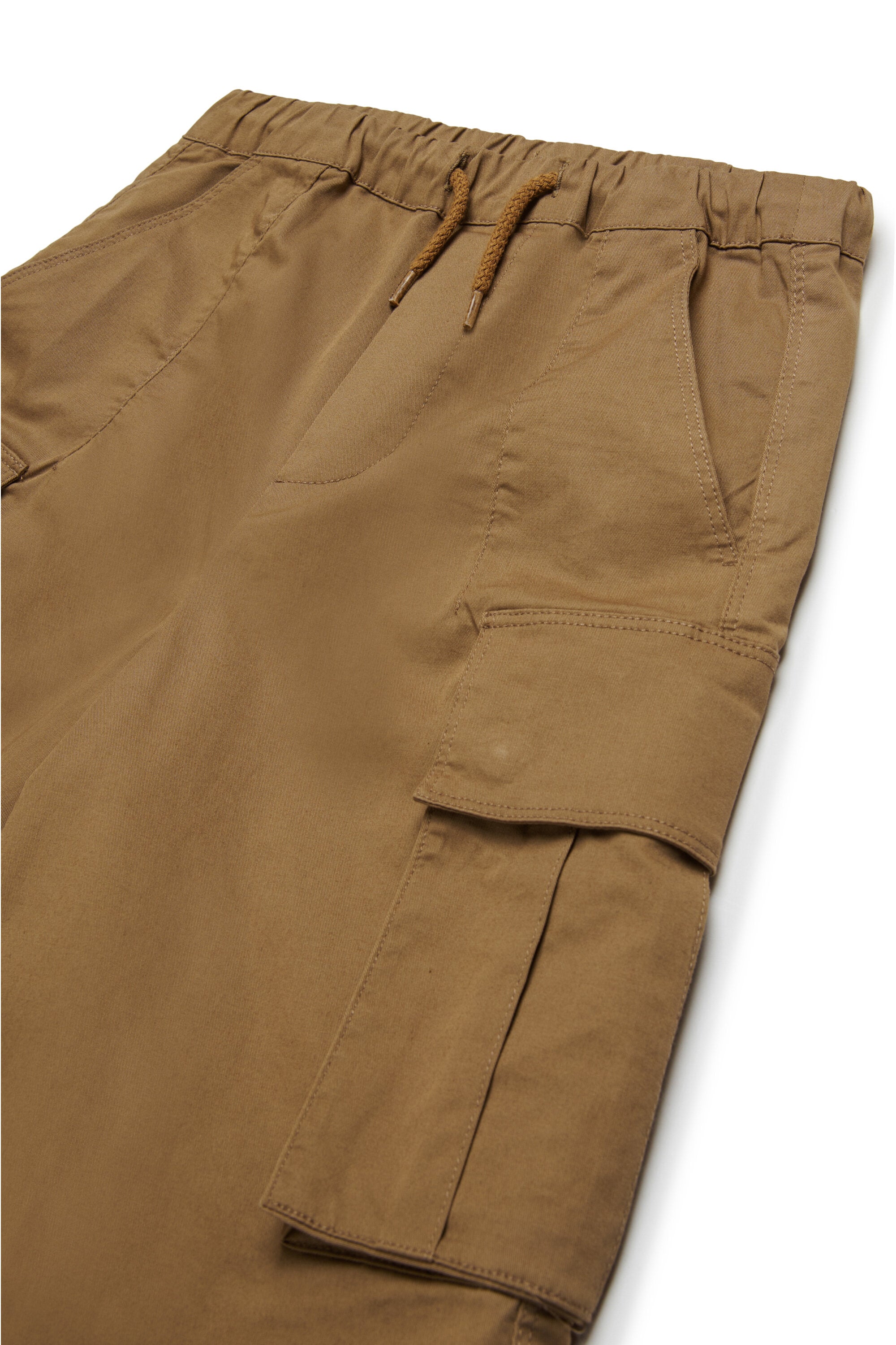 Cargo shorts in deadstock fabric with MYAR logo
