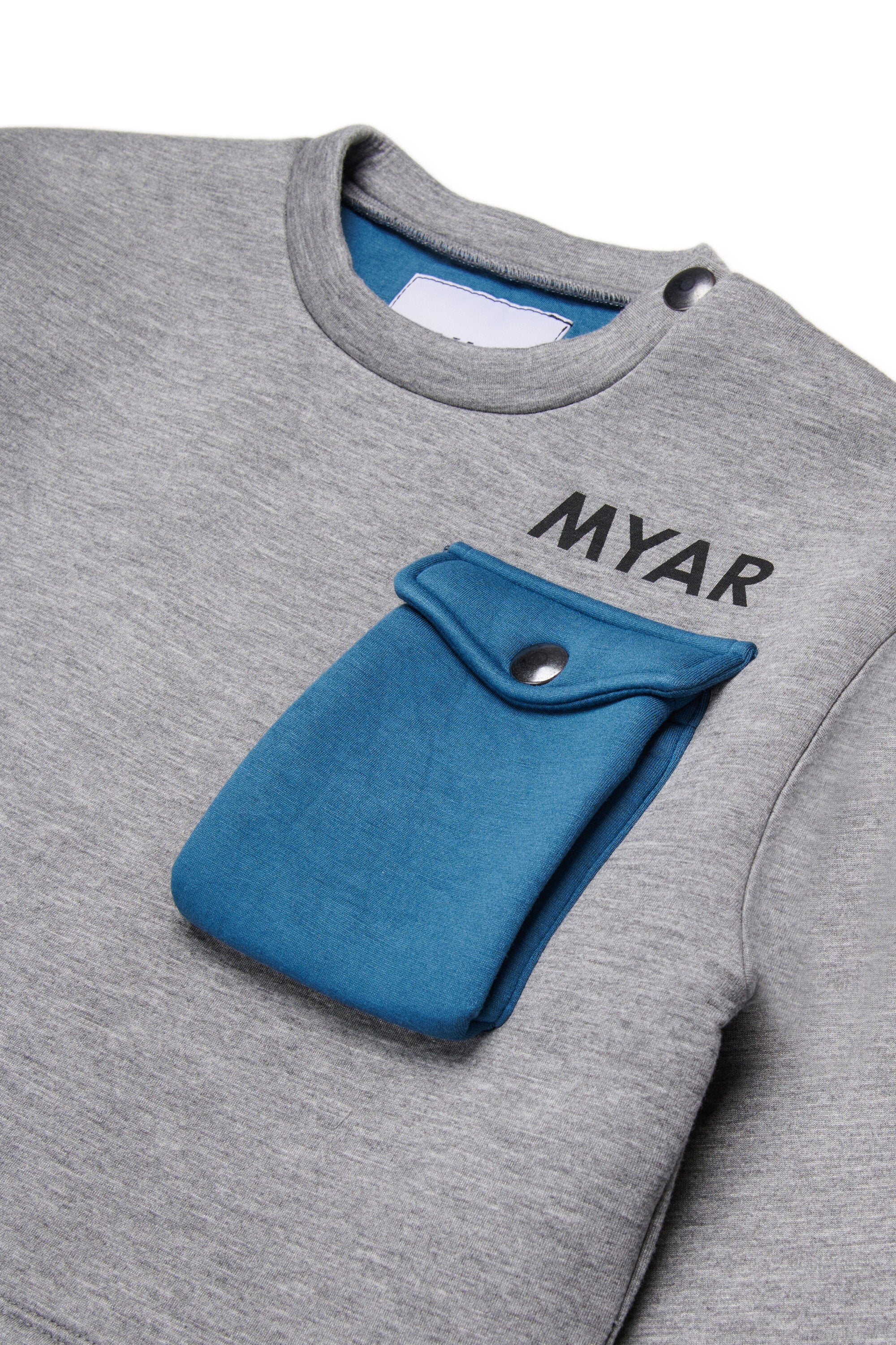 Double-layer crewneck sweatshirt with pocket