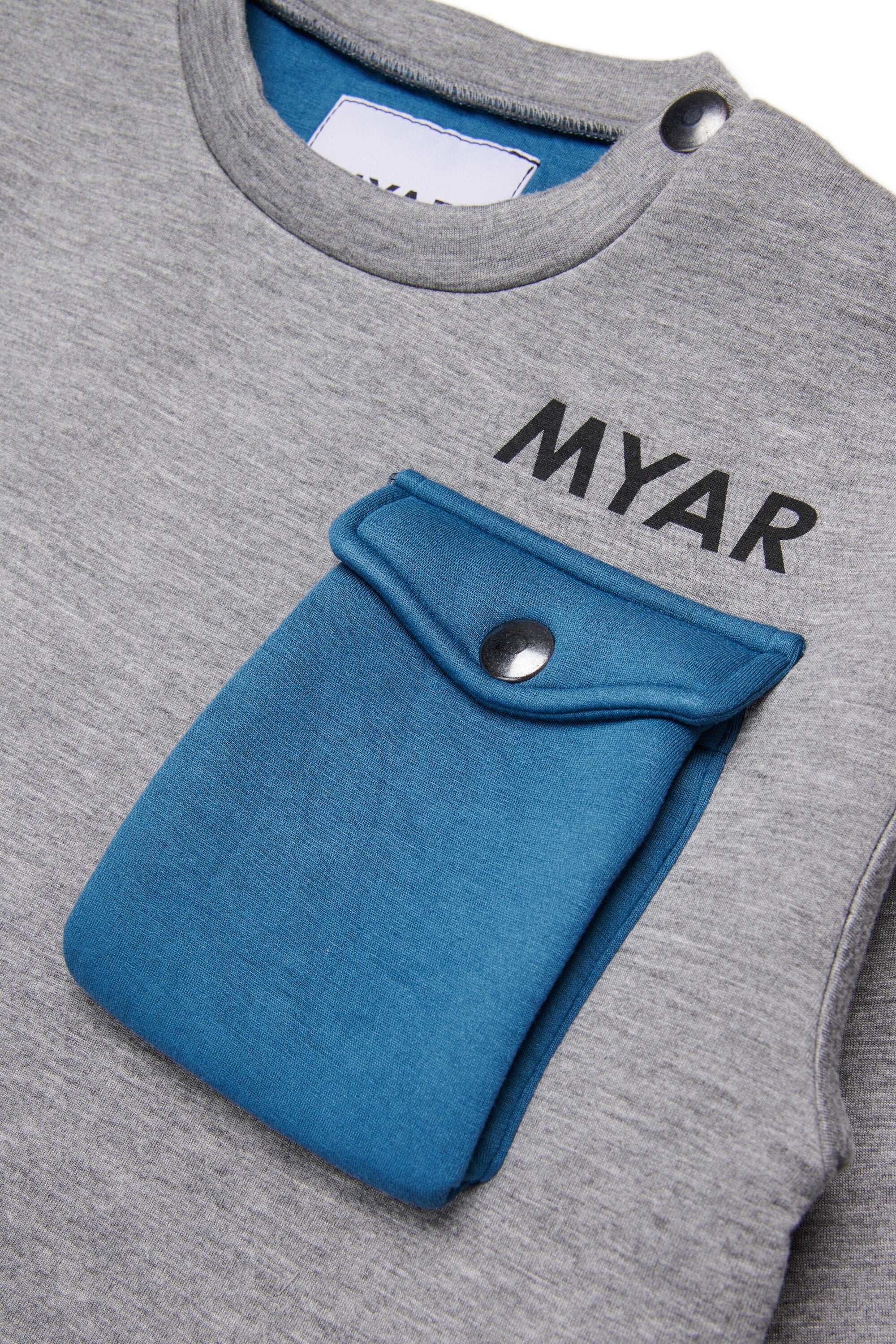 Double-layer crewneck sweatshirt with pocket