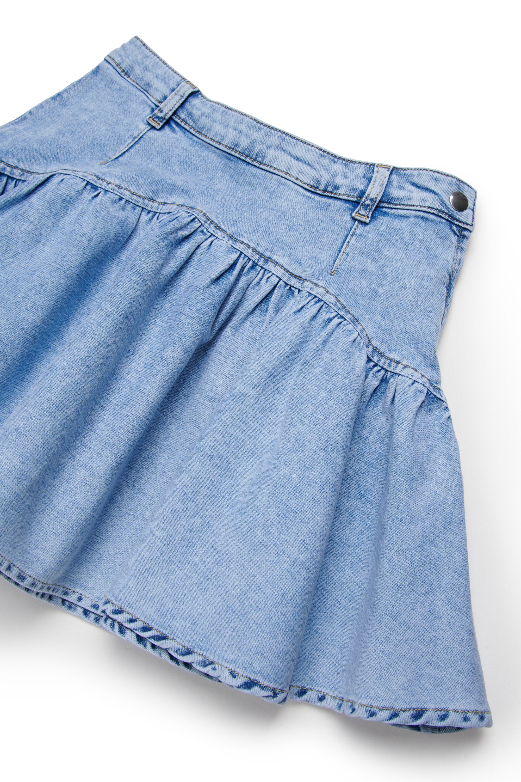 Short skirt with ruffles